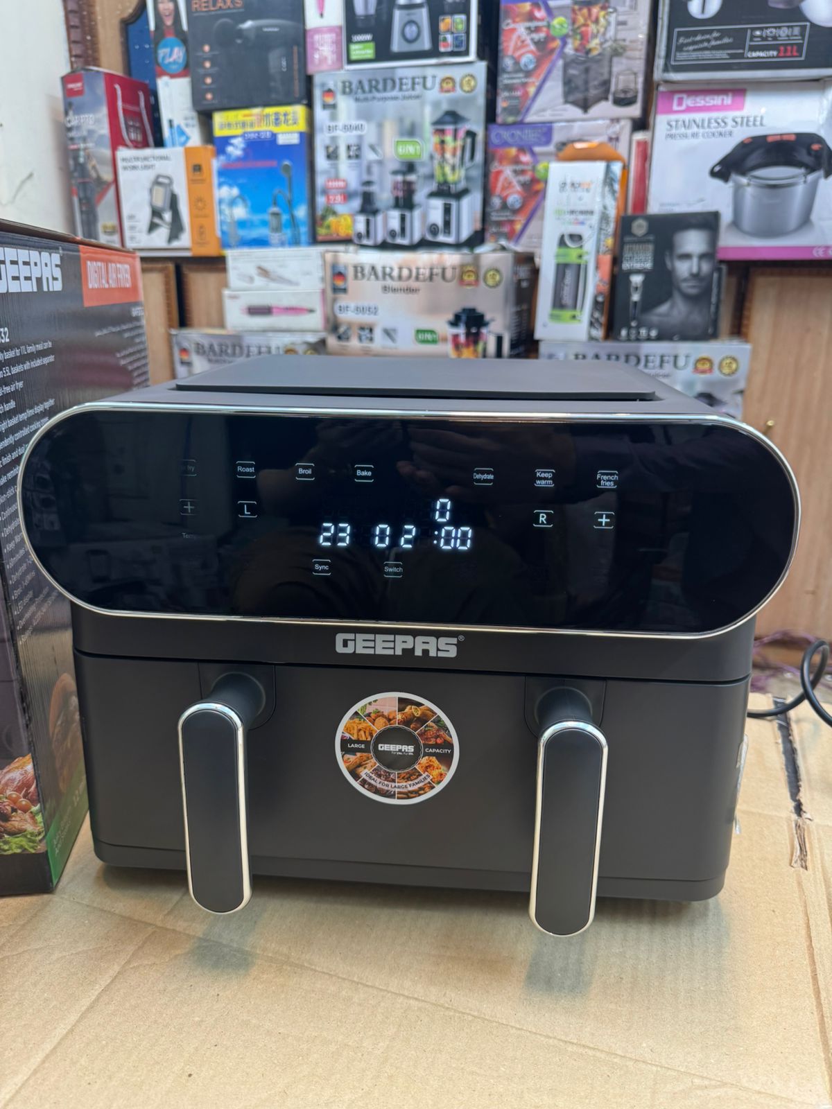 Geepas 11L Digital Air Fryer GAF37532 1700W