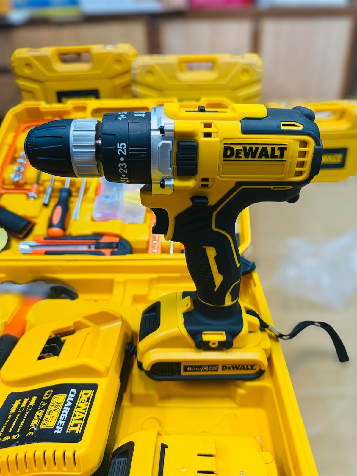 Dewalt 117 pcs 48v drill machine set