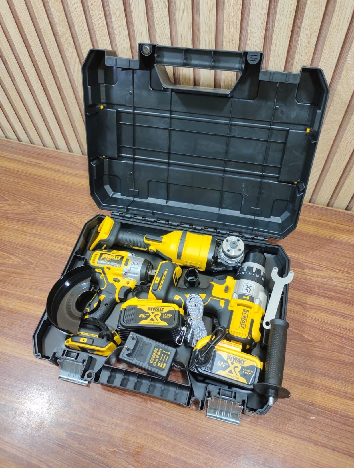 Original Dewalt in drill machine set – Geepas - Main Image