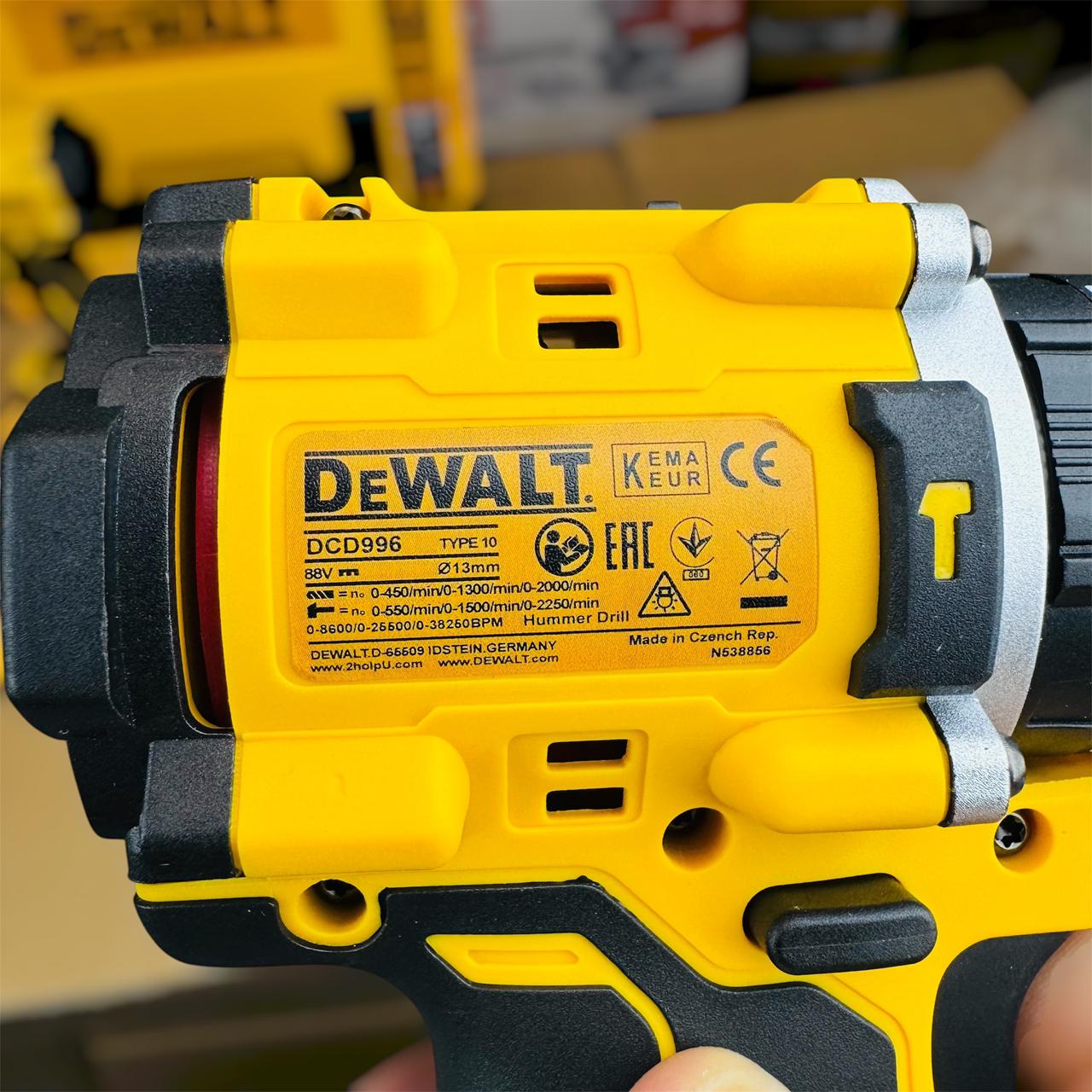 Dewalt 2 in 1 drill & impact wench with tools 20V ( made in CZECH REPULIC )