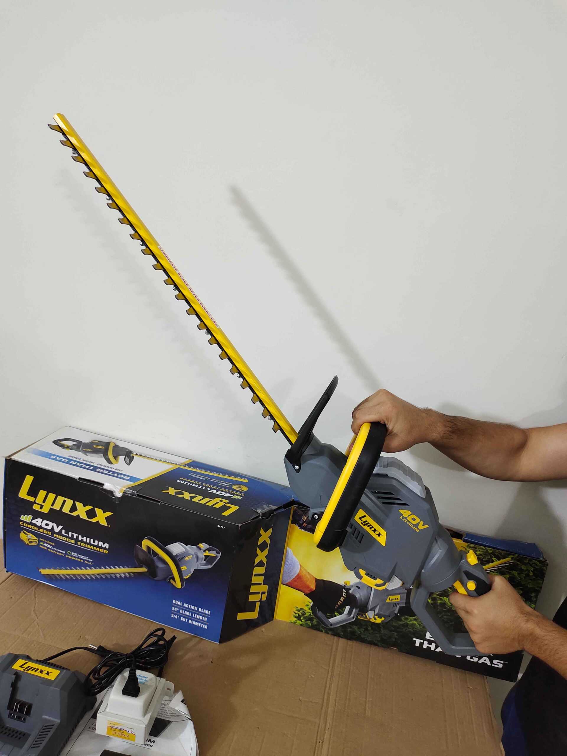 USA Lynxx Cordless Hedge Trimmer 40V