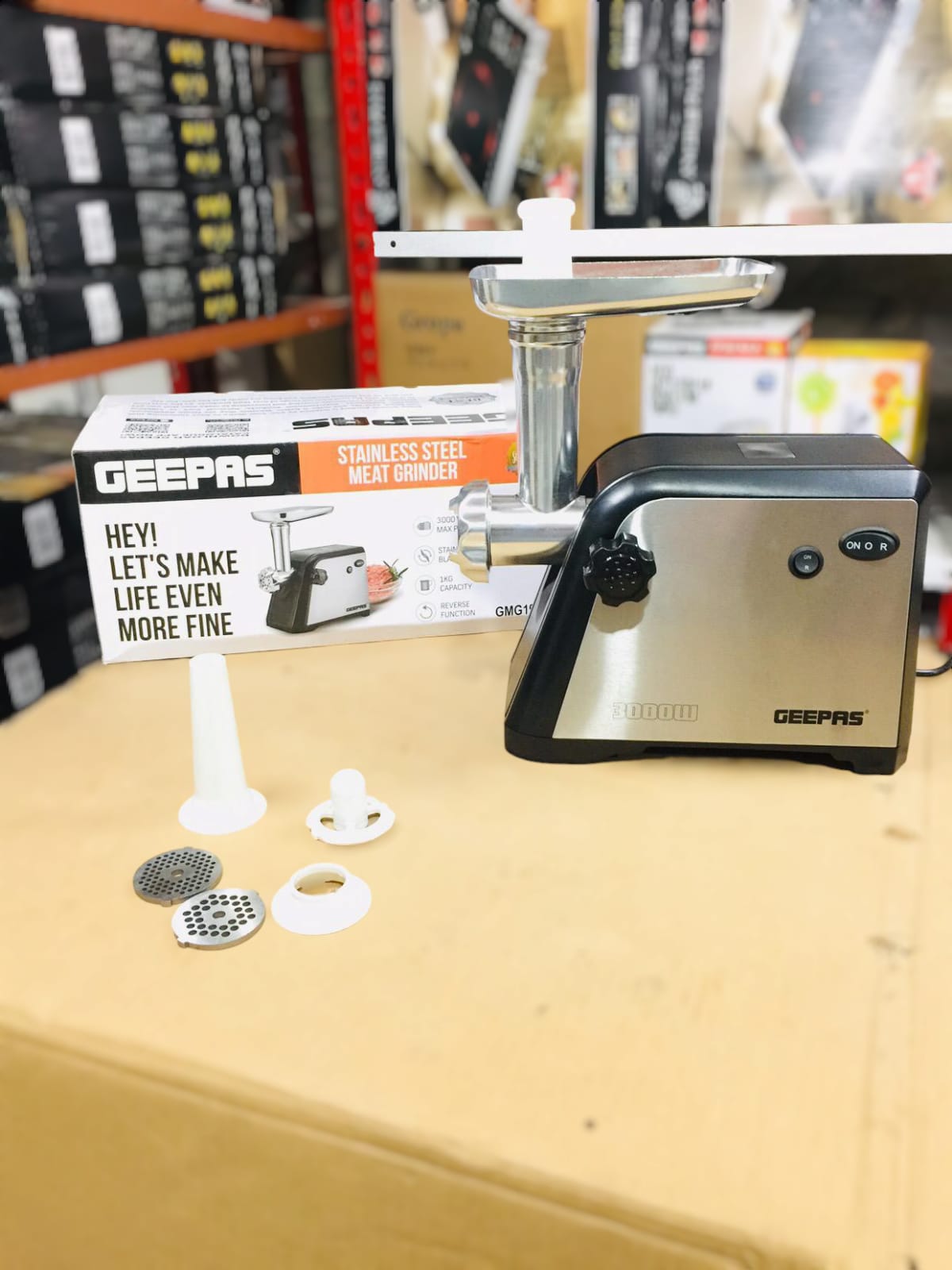 GEEPAS Stainless Steel Meat Grinder 1910 ( 2 Year warranty