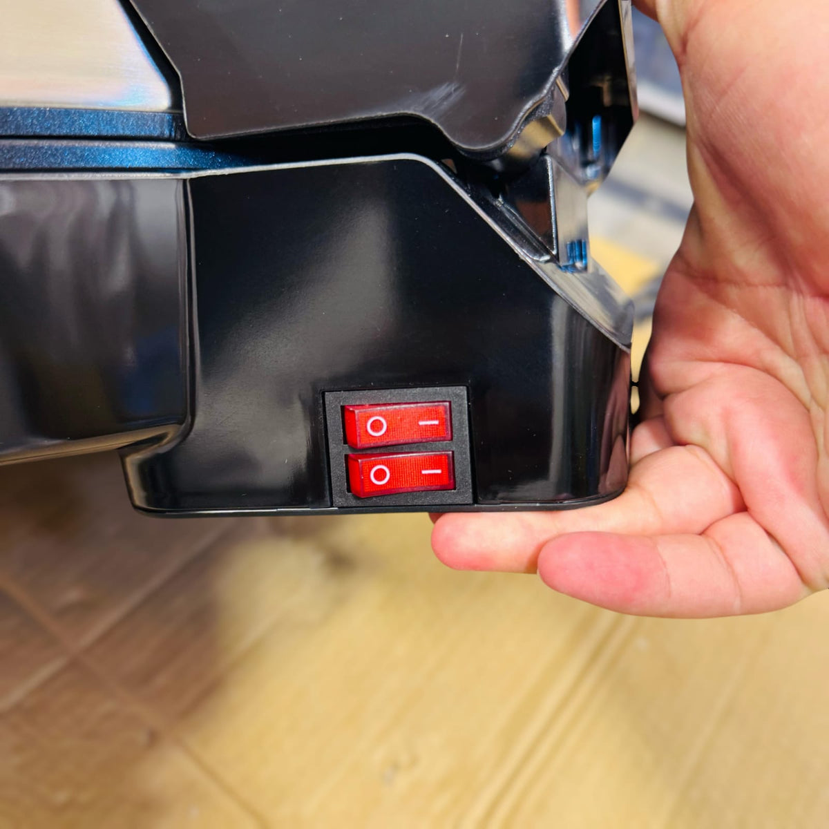 Geepas Electric Pizza Maker GPP3798P