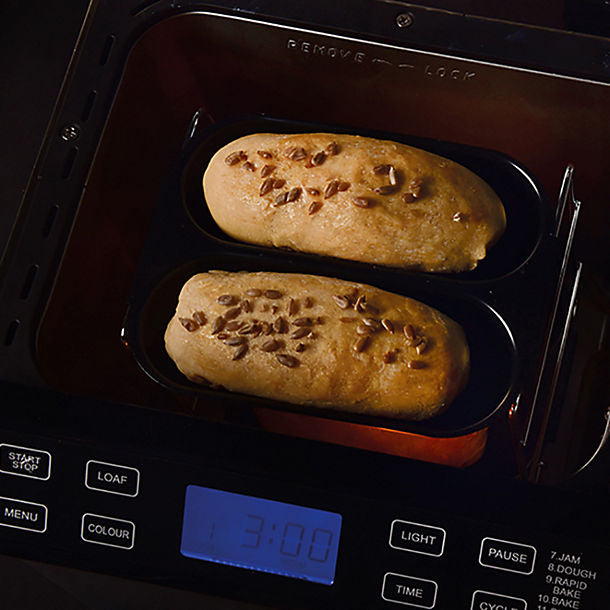 Lakeland Bread Maker Plus and Scales - 2 Loaf Sizes