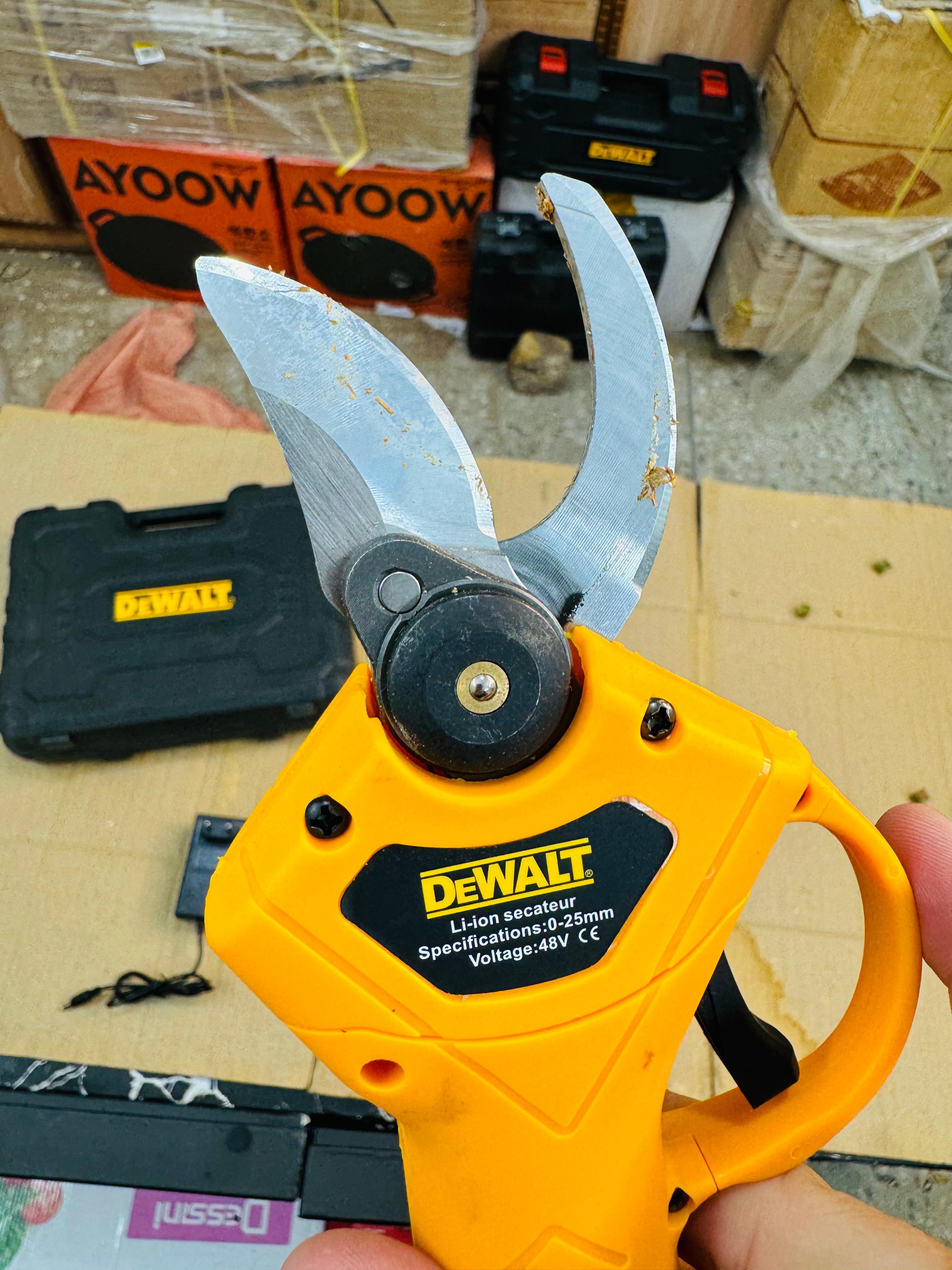 Dewalt rechargeble 48v Branch Scissors