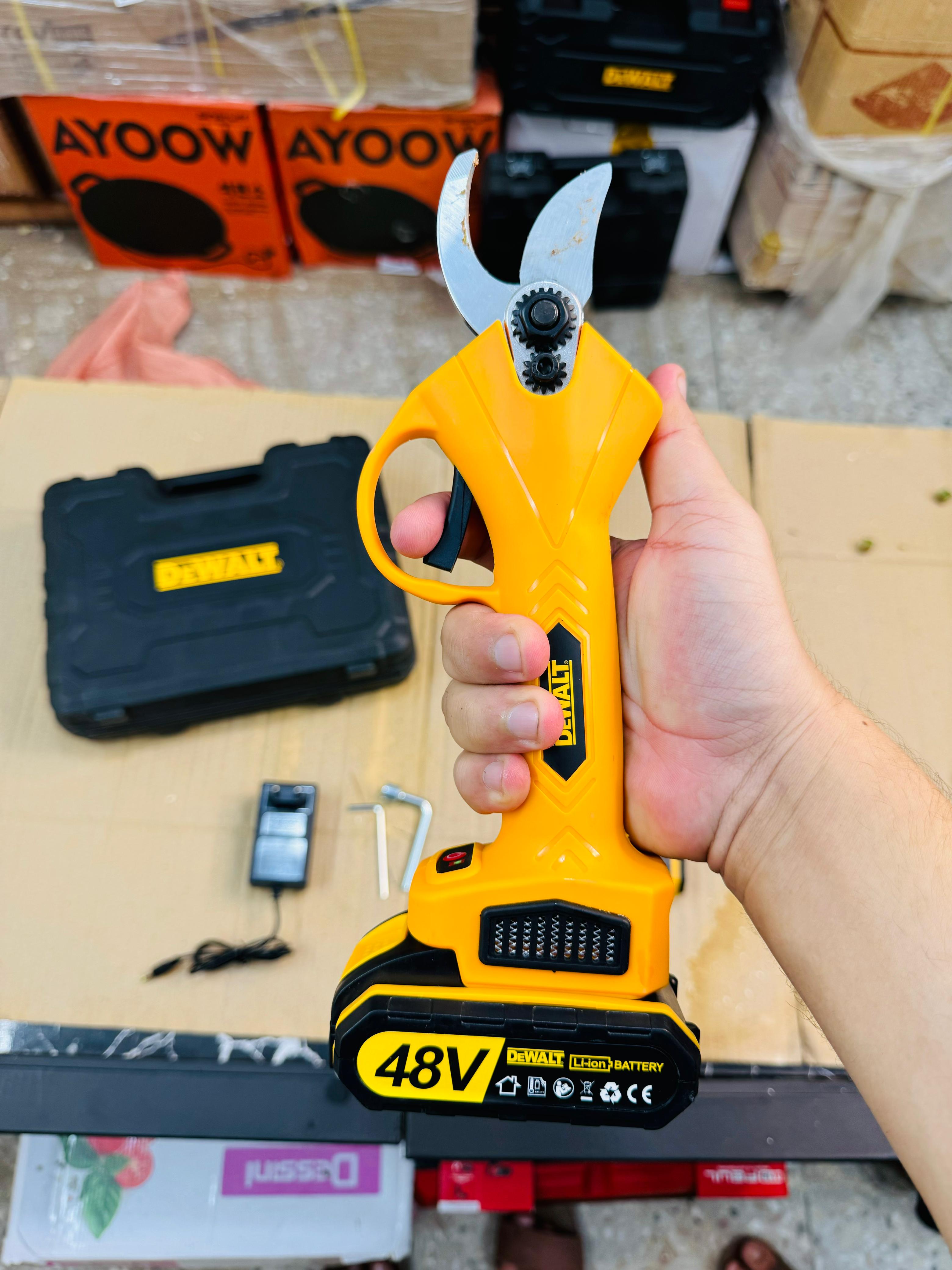 Dewalt rechargeble 48v Branch Scissors