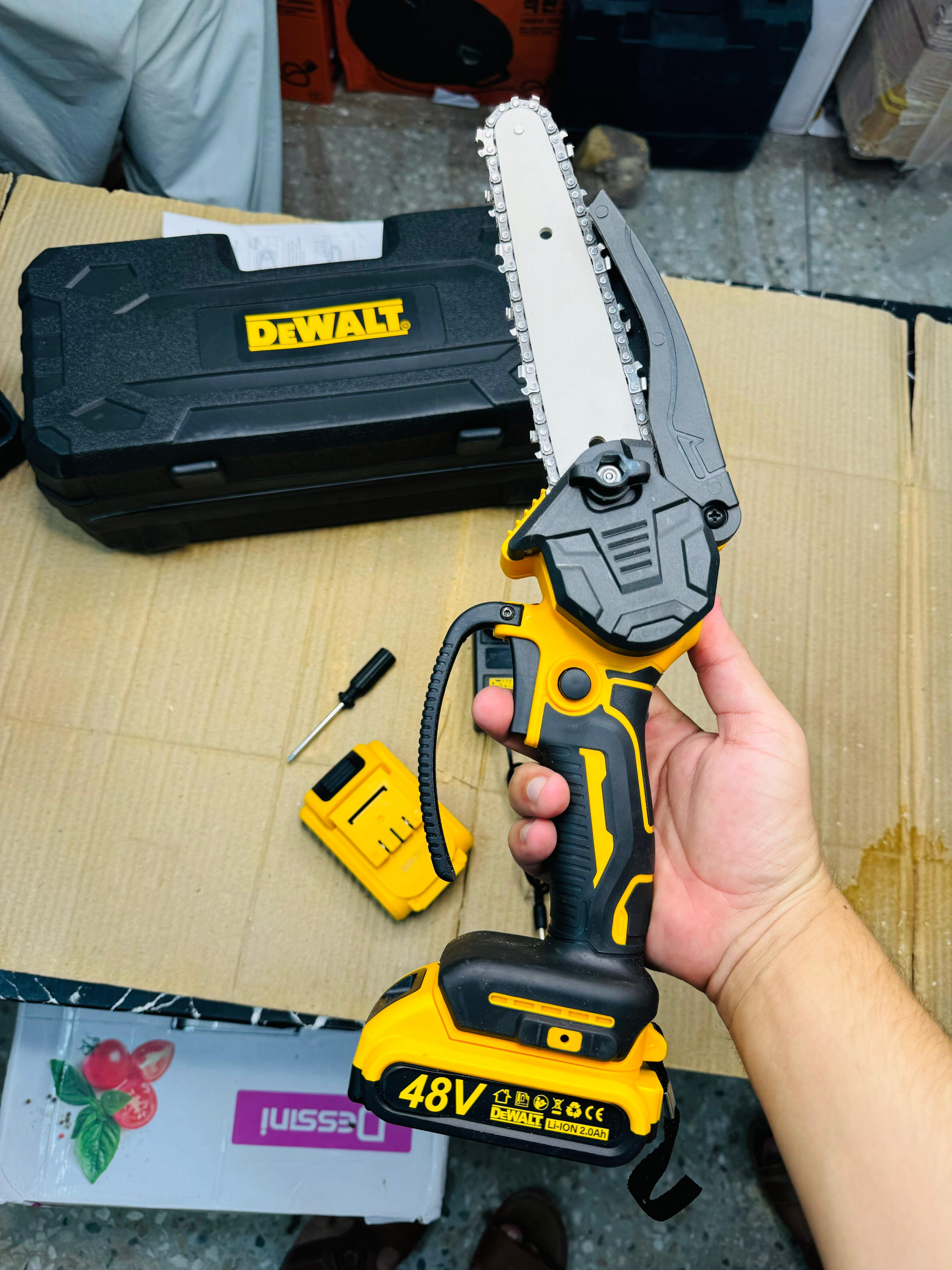 Dewalt rechargeble 48v chainsaaw