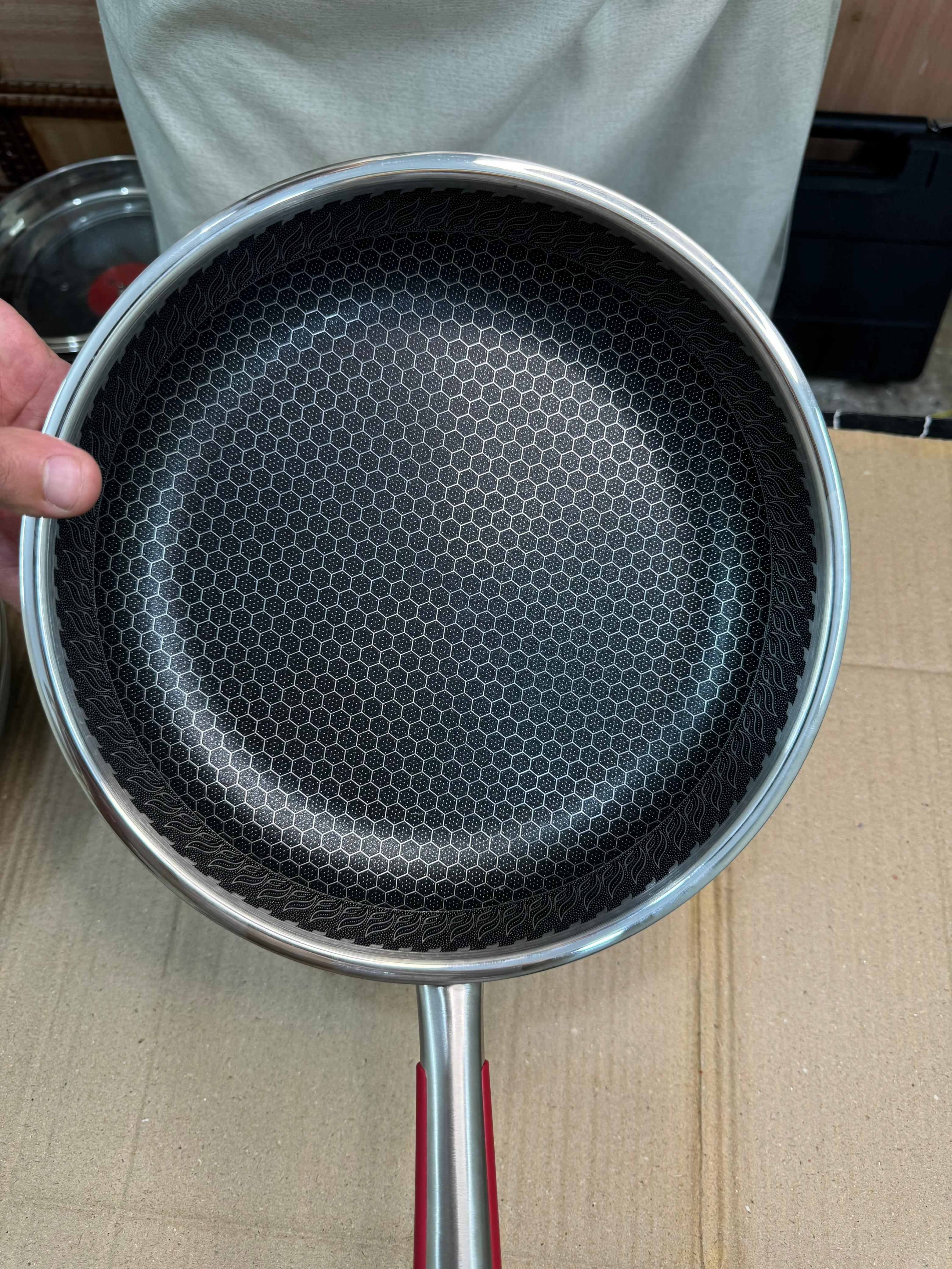 Honeycomb lesser coating flat Fry Pan