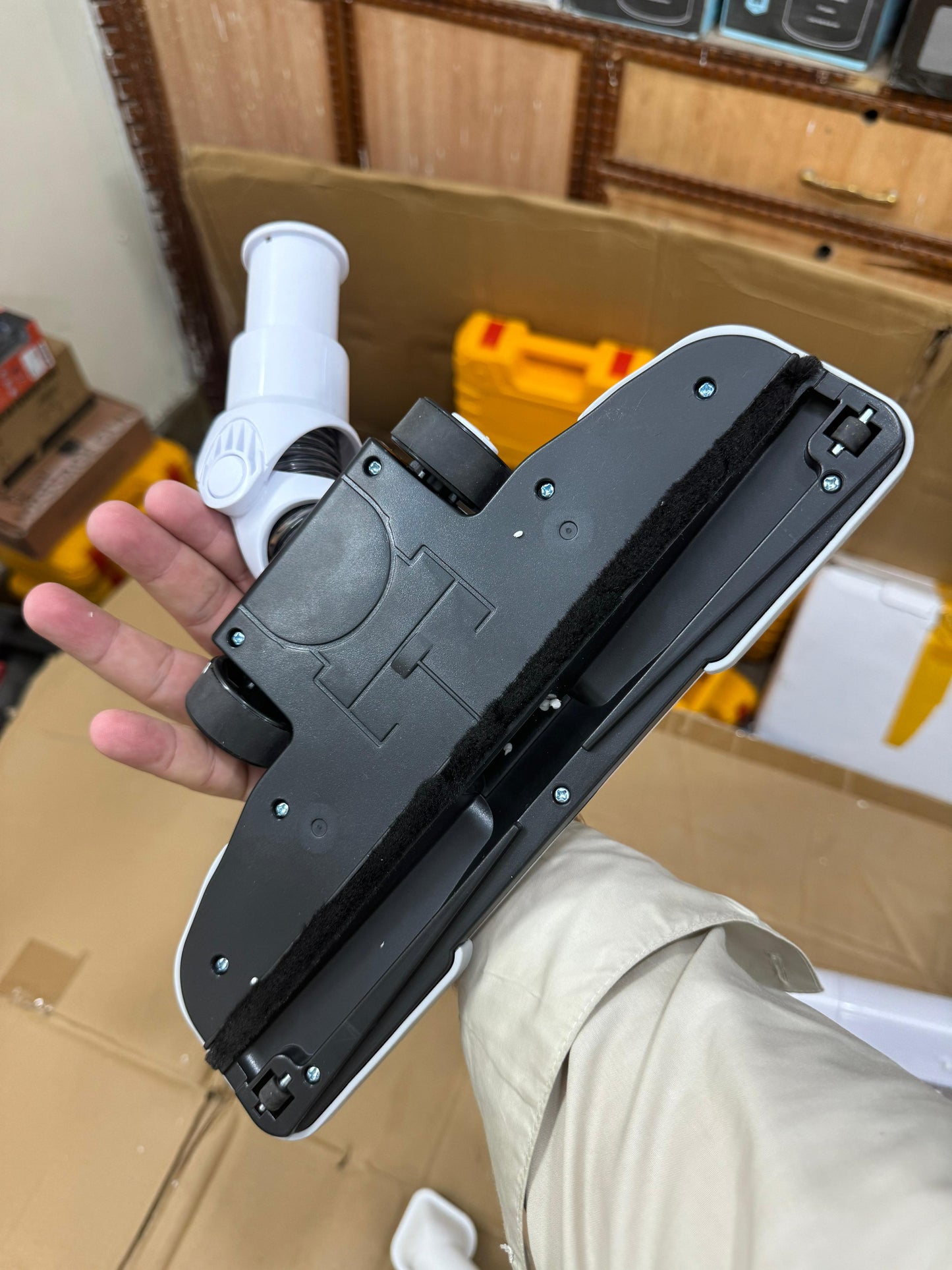 Geepas 2-in-1  Low-Noise  Vacuum Cleaner ( 2 year warranty)