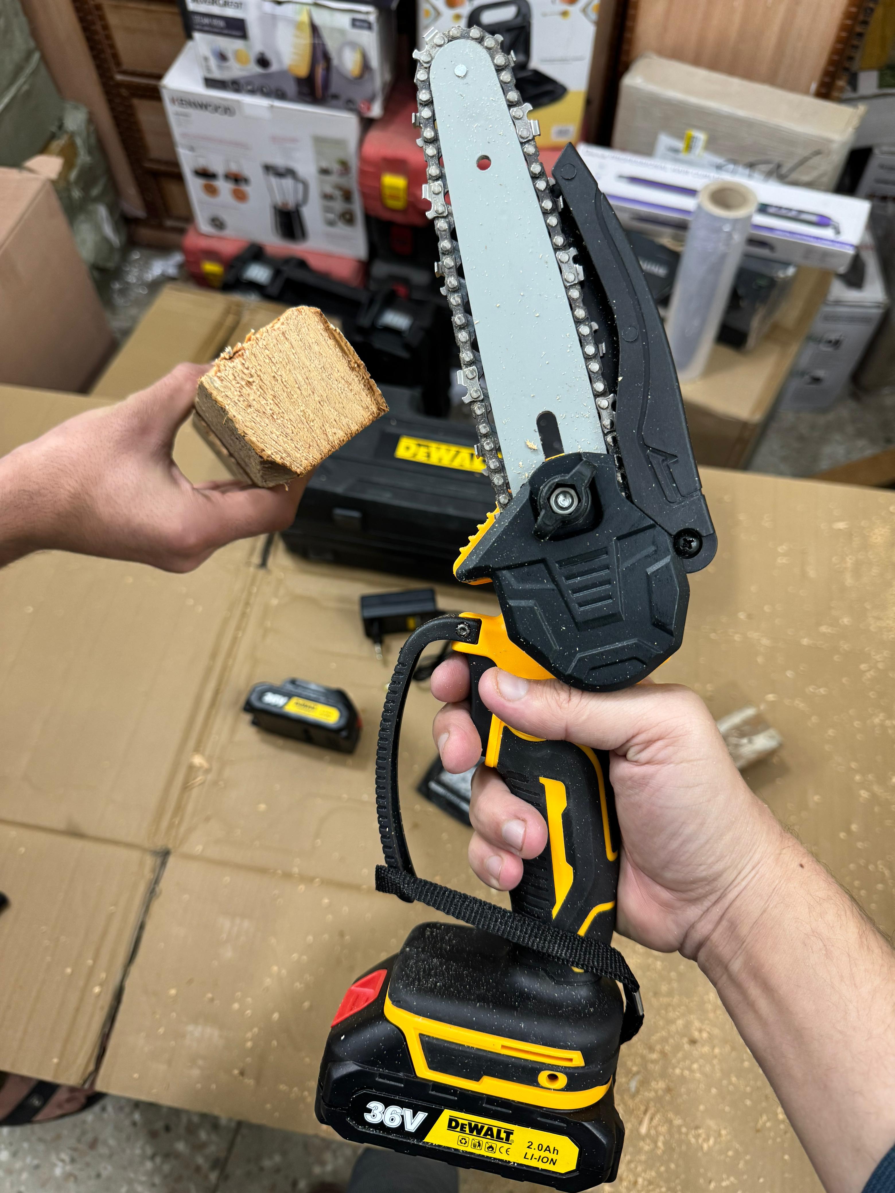 Dewalt Rechargeable chainsaw 36V