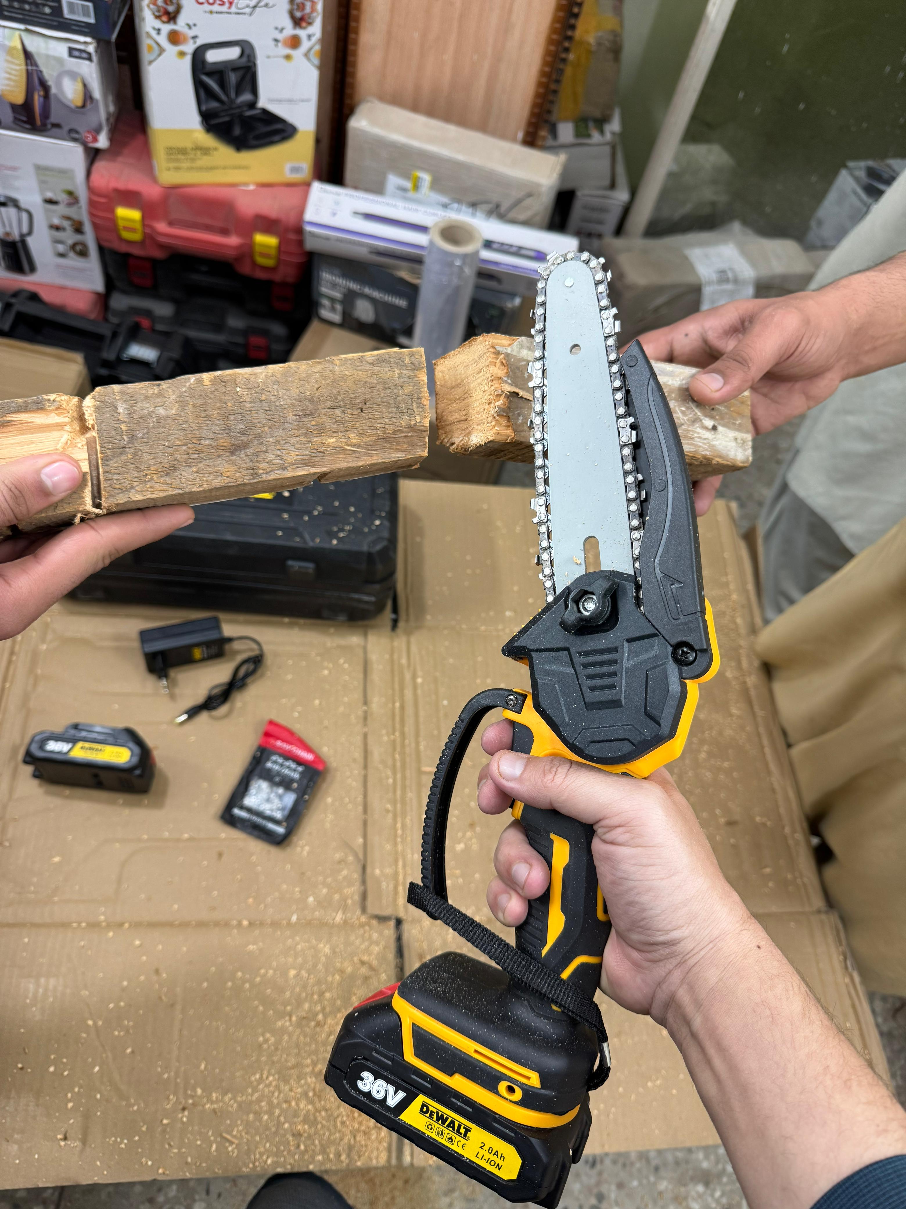 Dewalt Rechargeable chainsaw 36V