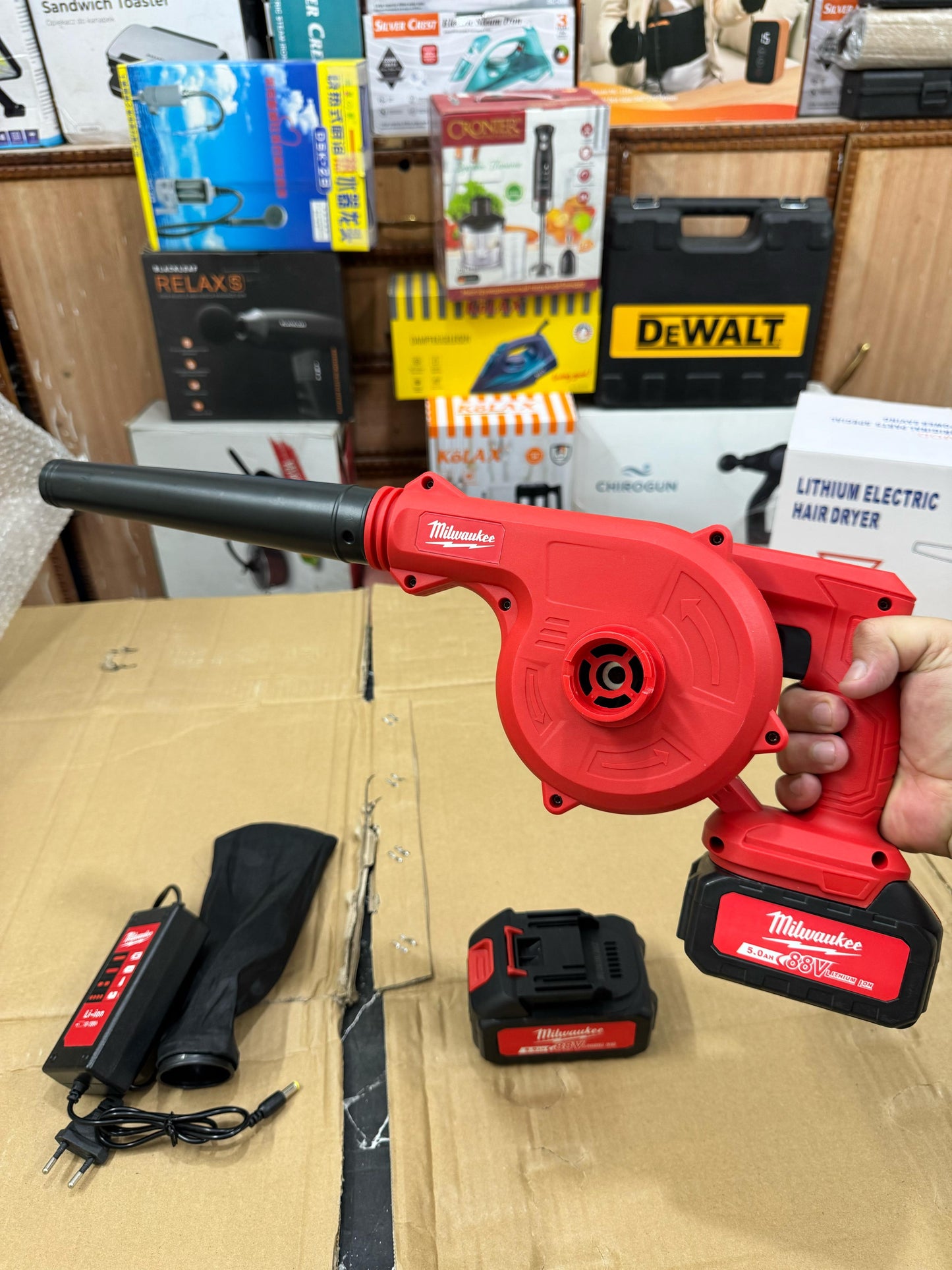 lot imported Milwaukee 88v & Dewalt 36v air blower