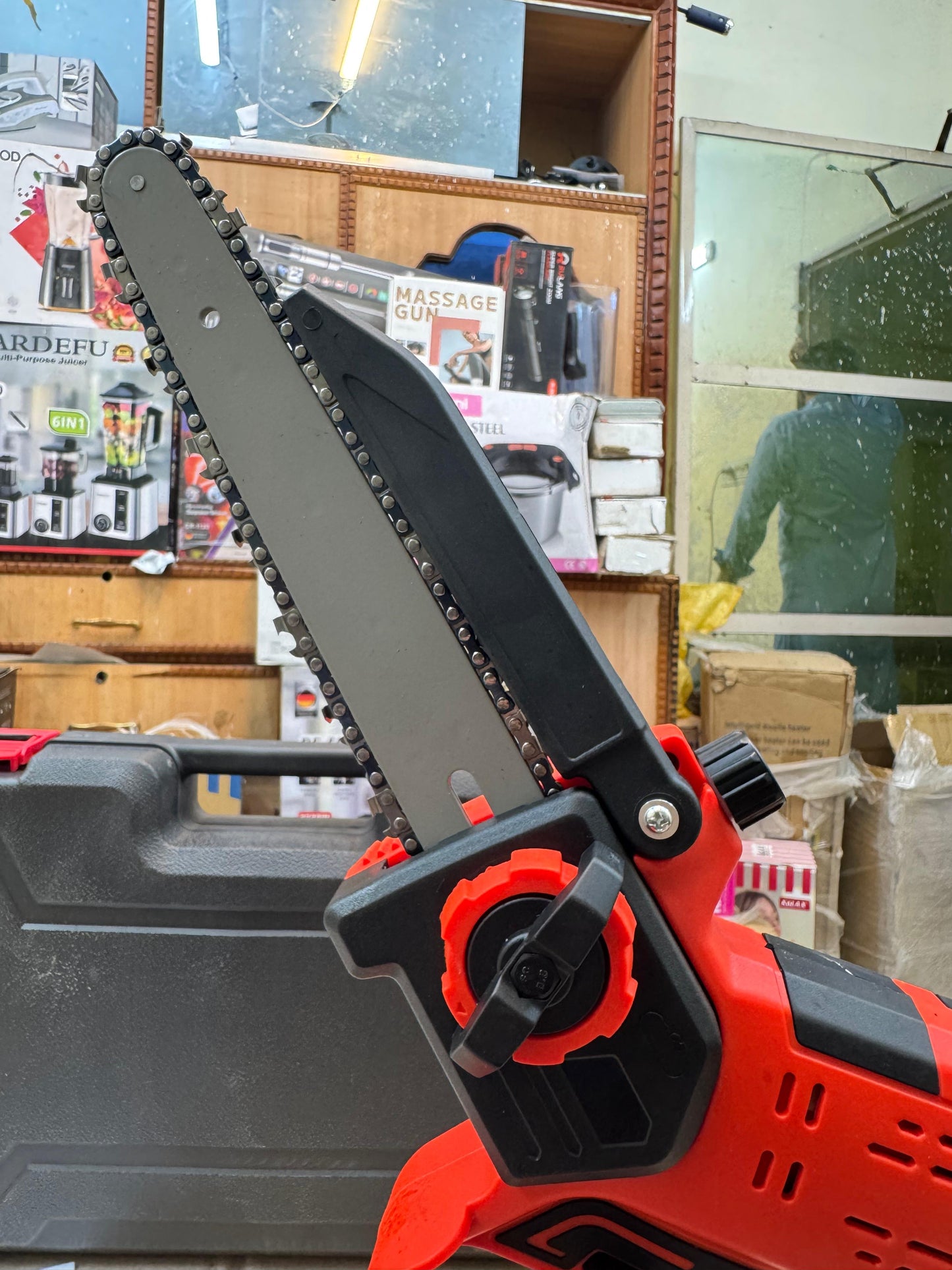 Rechargeable 88v digital chainsaw