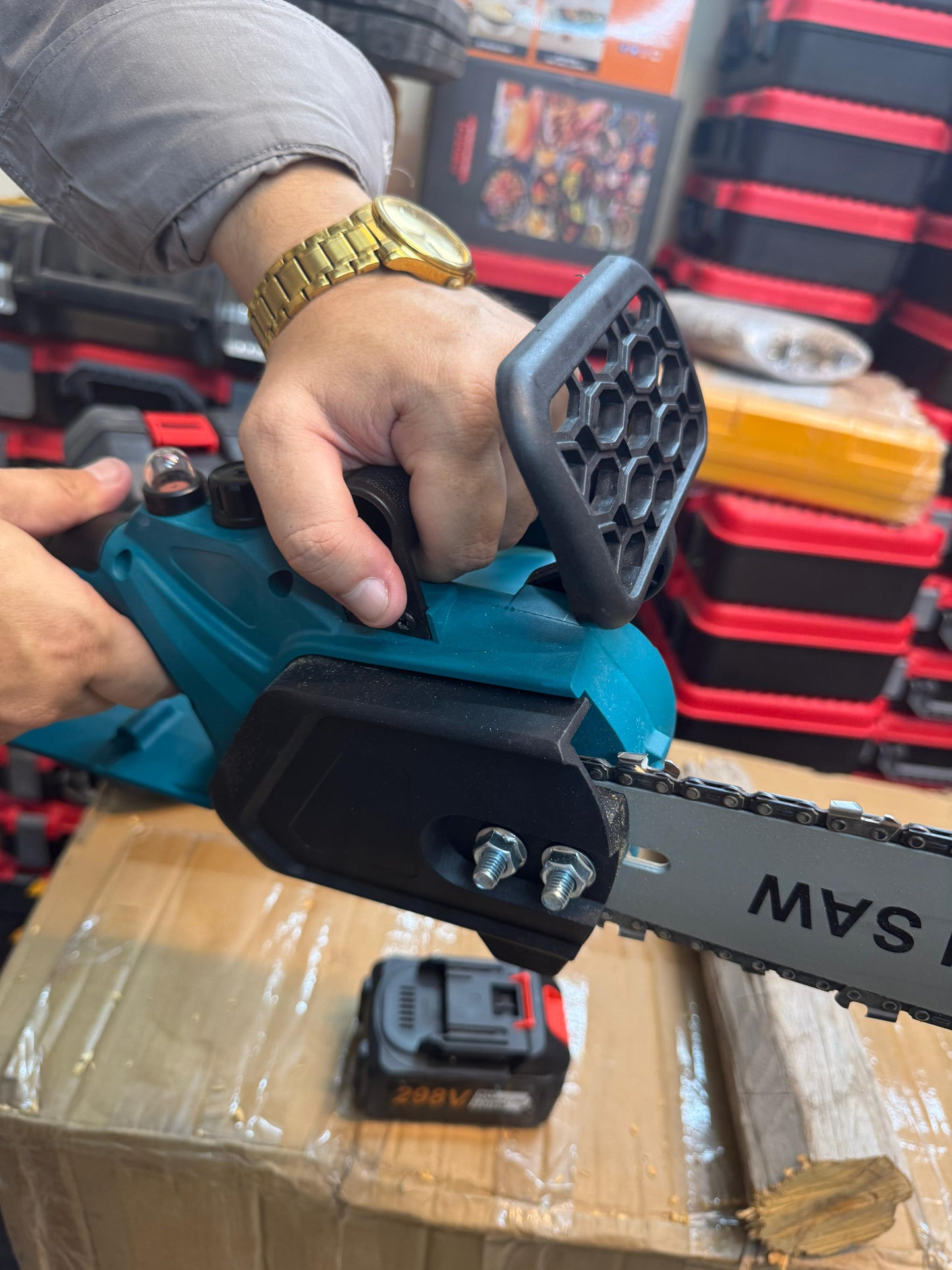 Amazon lot Rechargeable 298v 12inch chainsaw with double battery