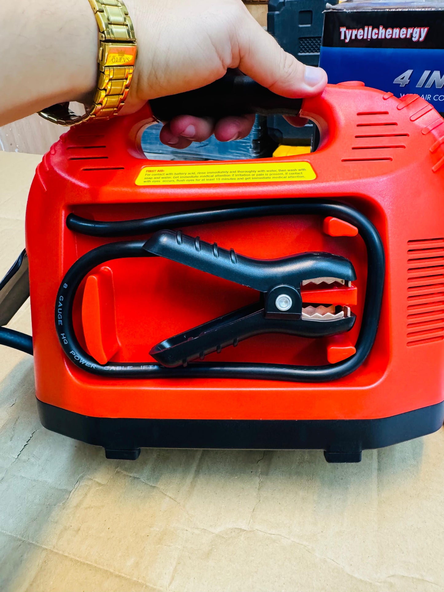 Brazilian 4 in 1 jump starter & tire inflator with power bank