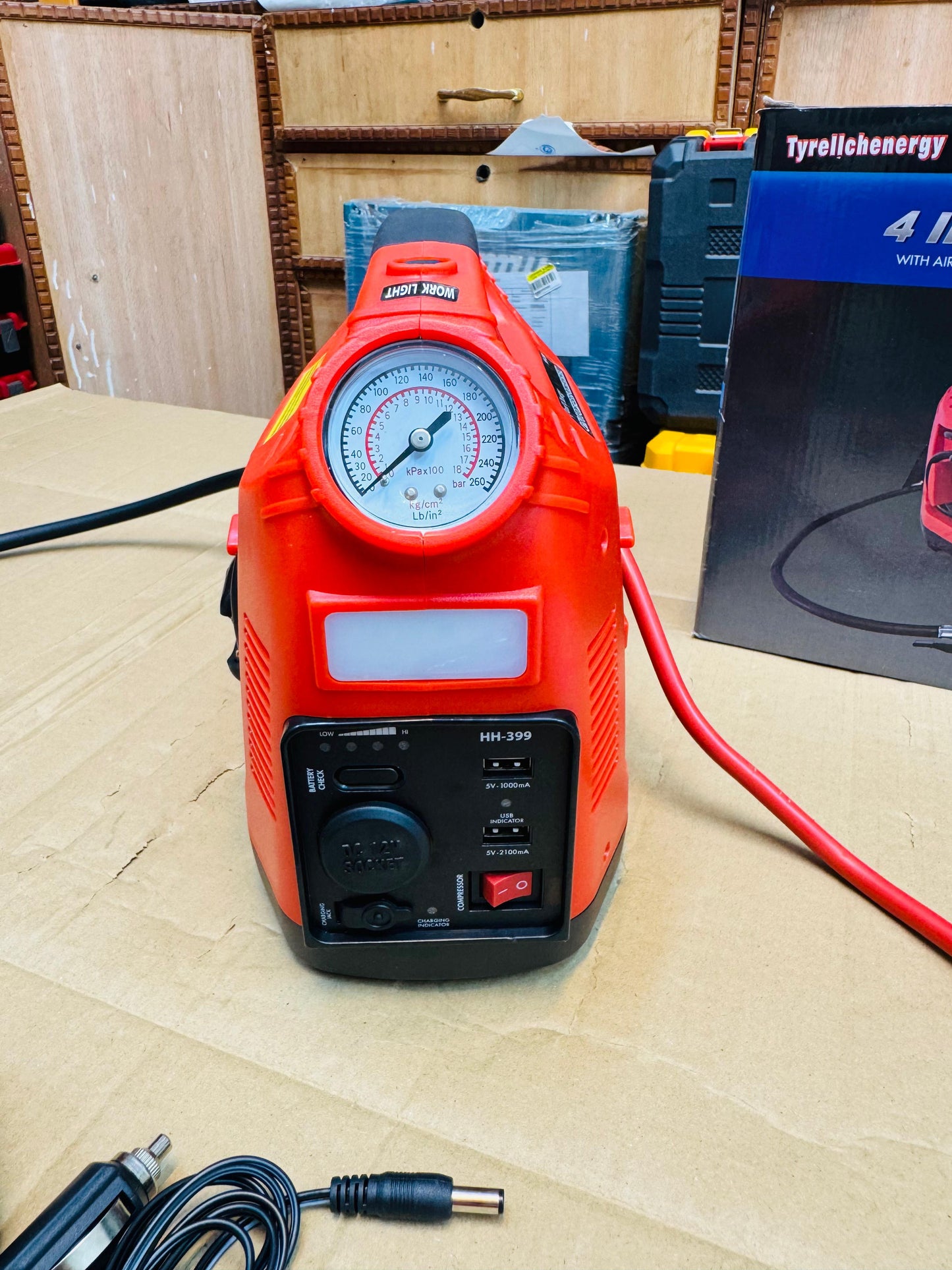 Brazilian 4 in 1 jump starter & tire inflator with power bank