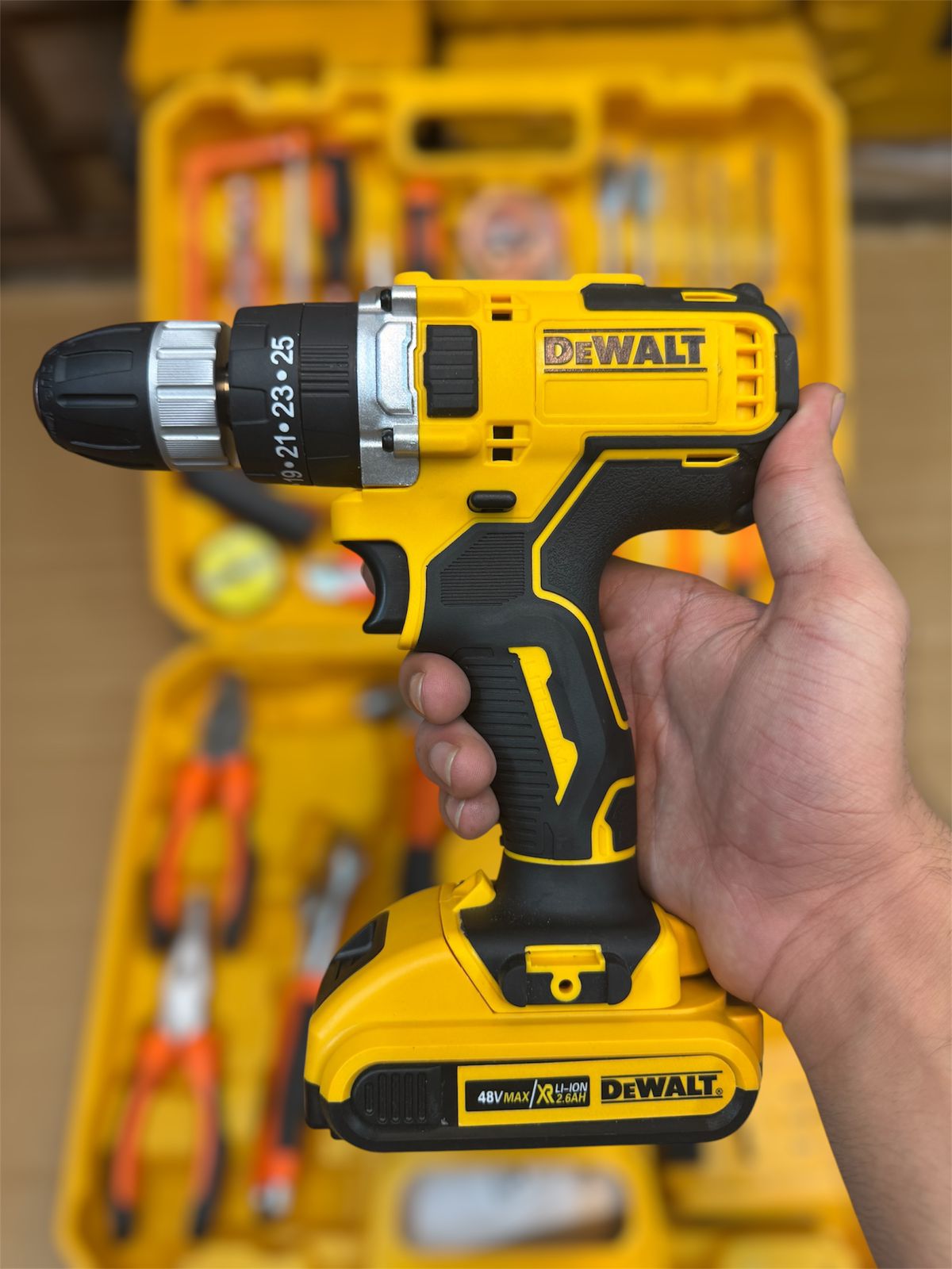 Dewalt 117 pcs 48v drill machine set