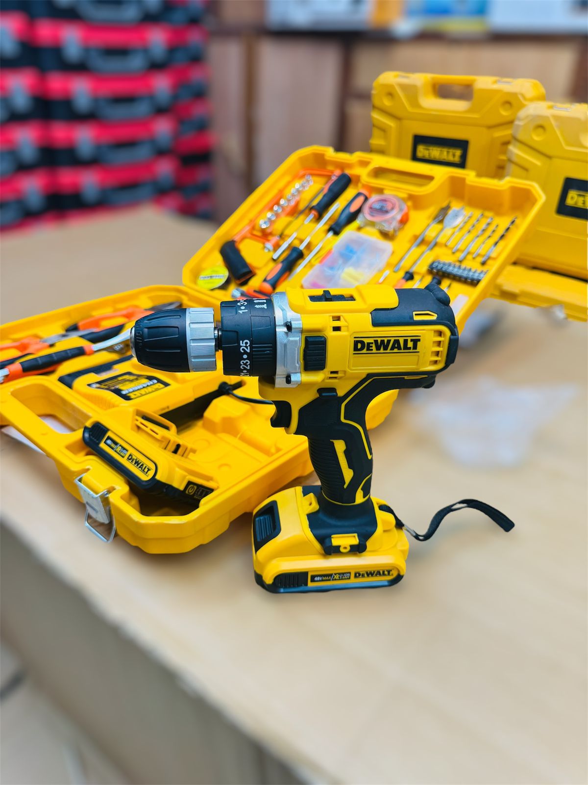 Dewalt 117 pcs 48v drill machine set