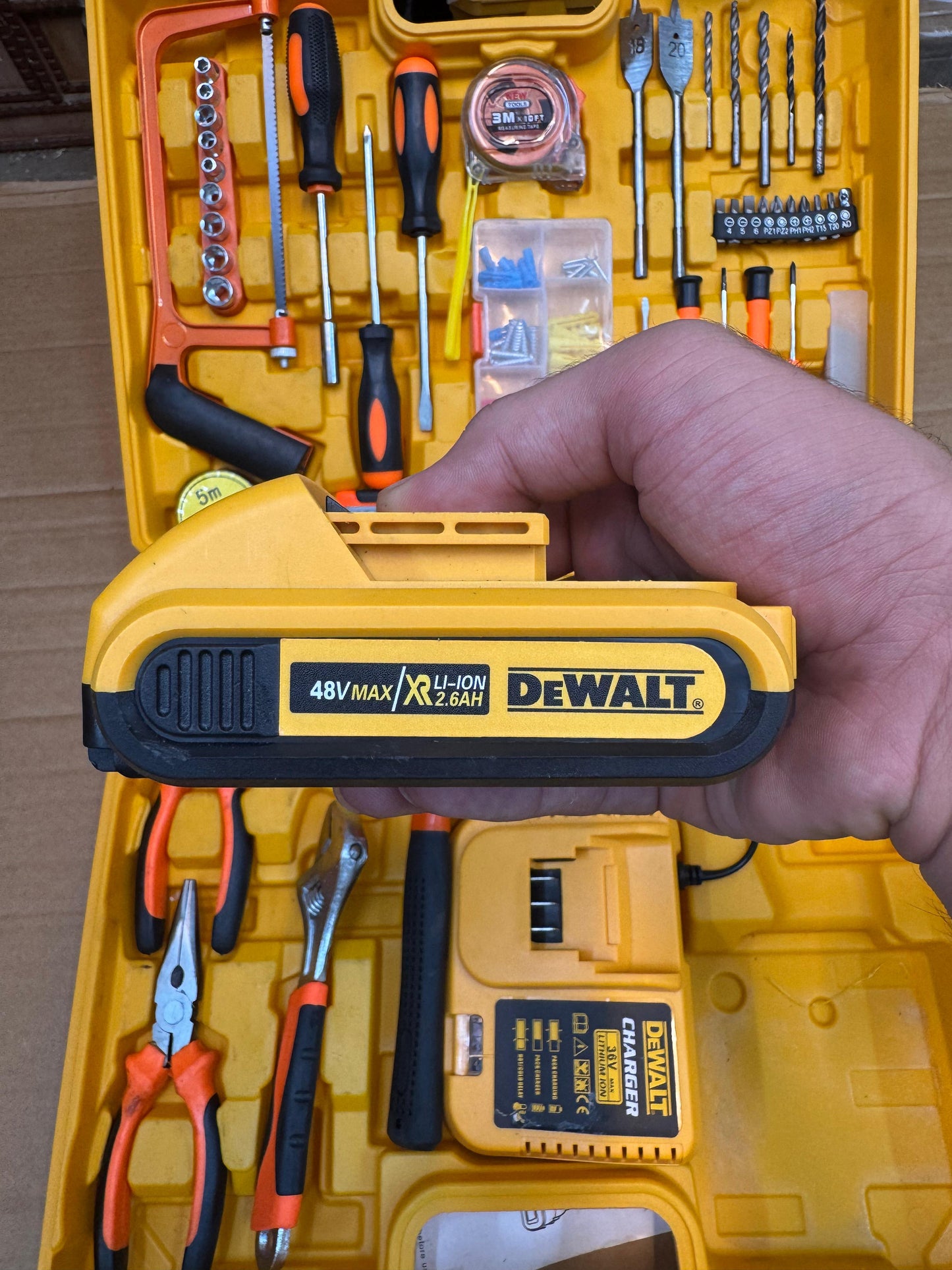 Dewalt 117 pcs 48v drill machine set