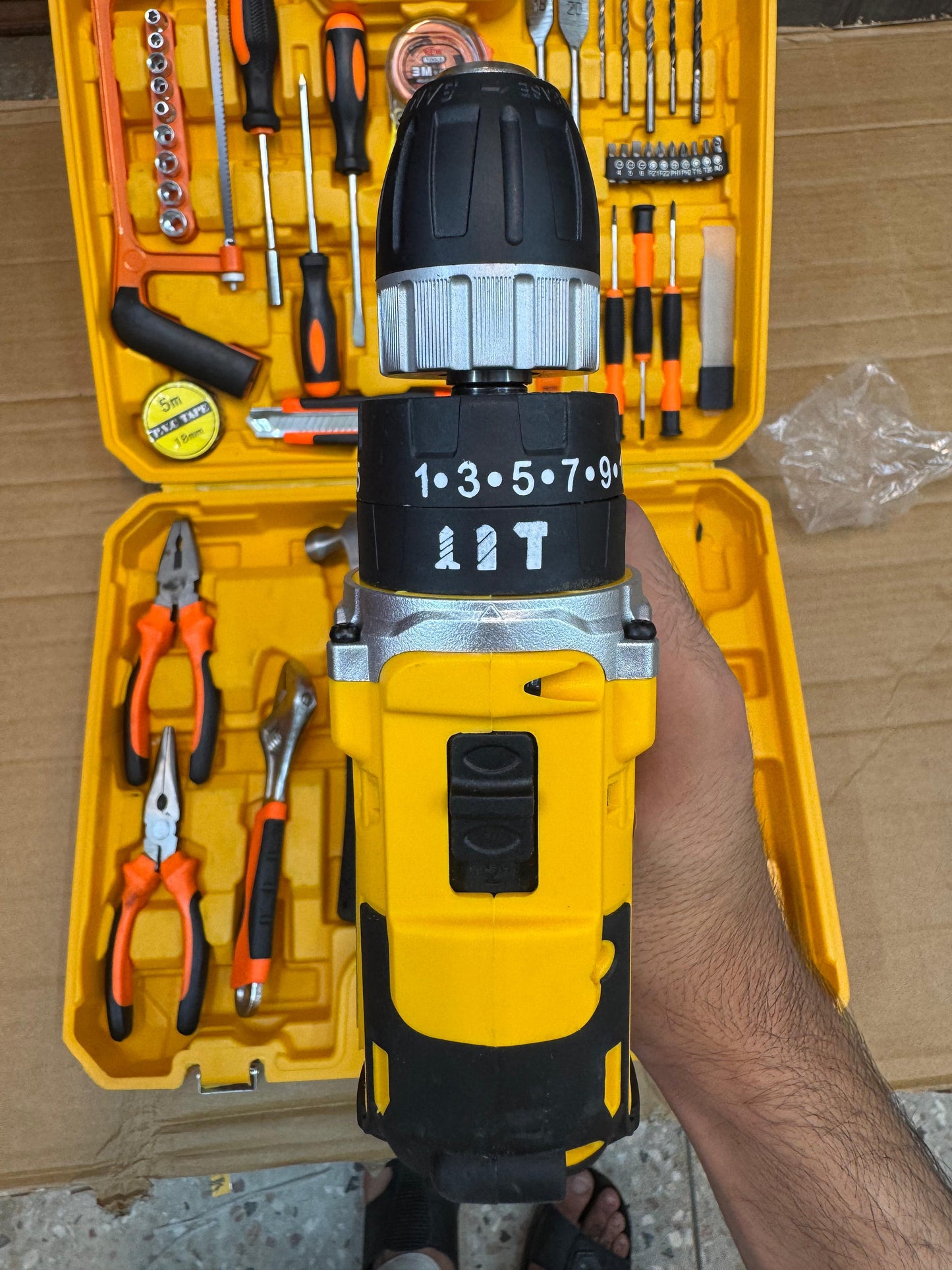 Dewalt 117 pcs 48v drill machine set