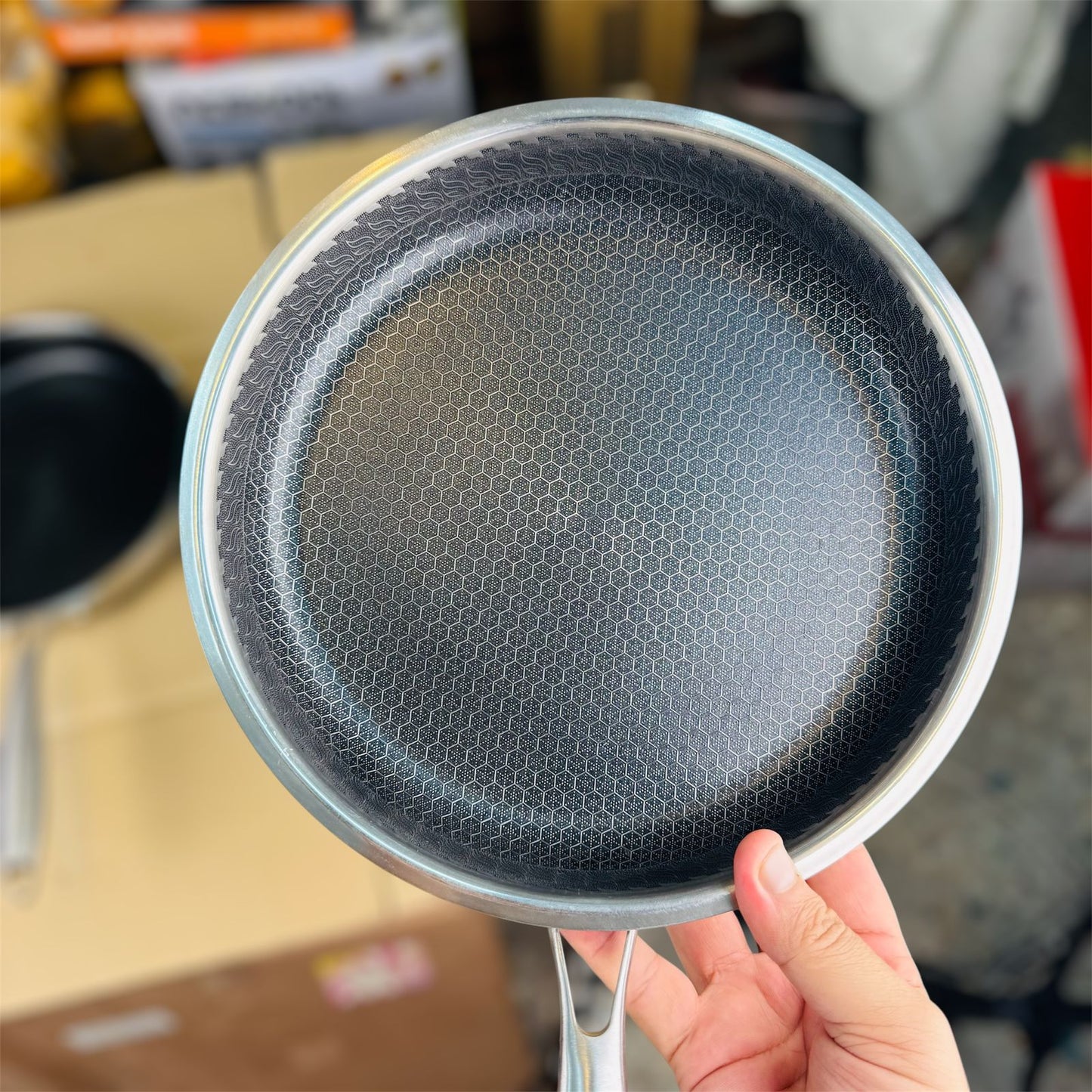 honeycomb lesser flat fry pan