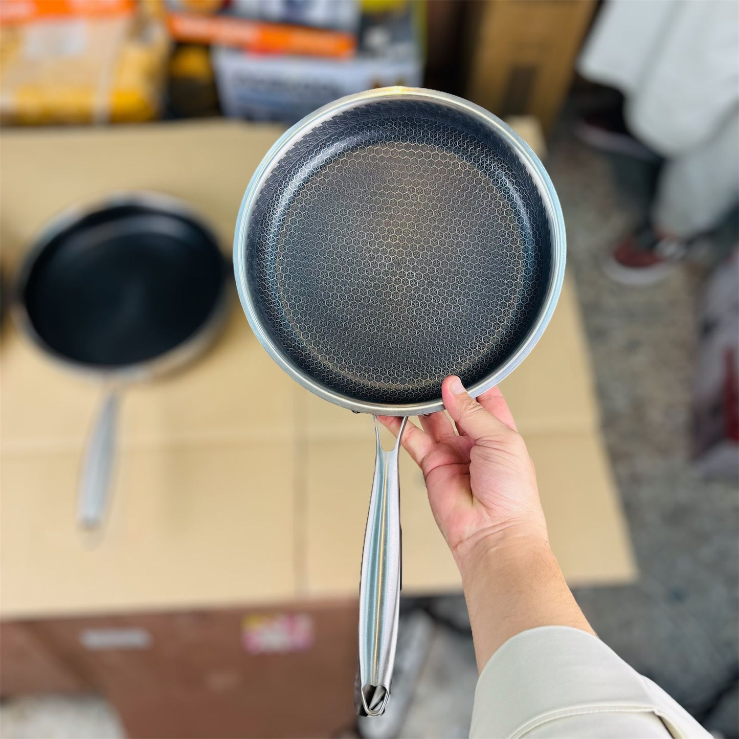 honeycomb lesser flat fry pan