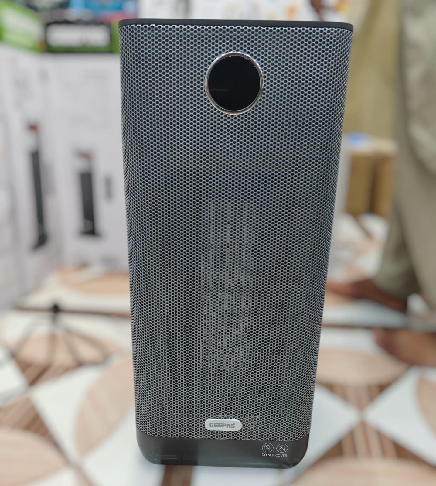 Geepas ceramic blower heater GRH 28596