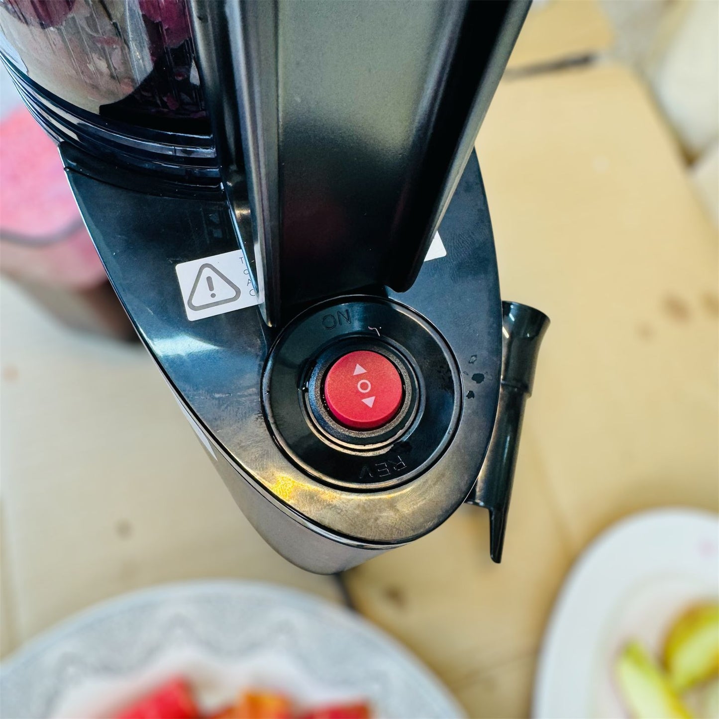 CANOLY UK COLD PRESS JUICER  JE-75B (SLOW JUICER)