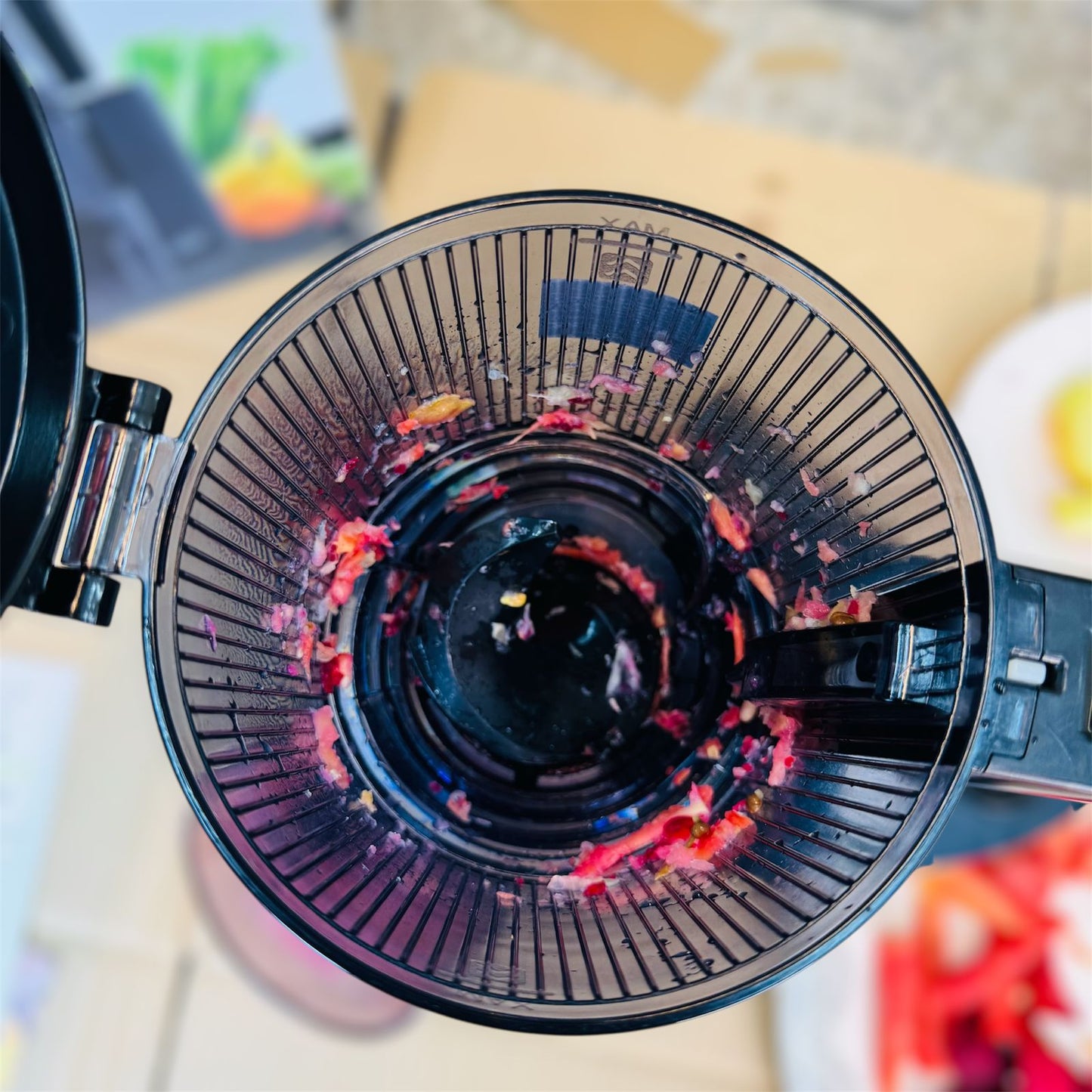 CANOLY UK COLD PRESS JUICER  JE-75B (SLOW JUICER)