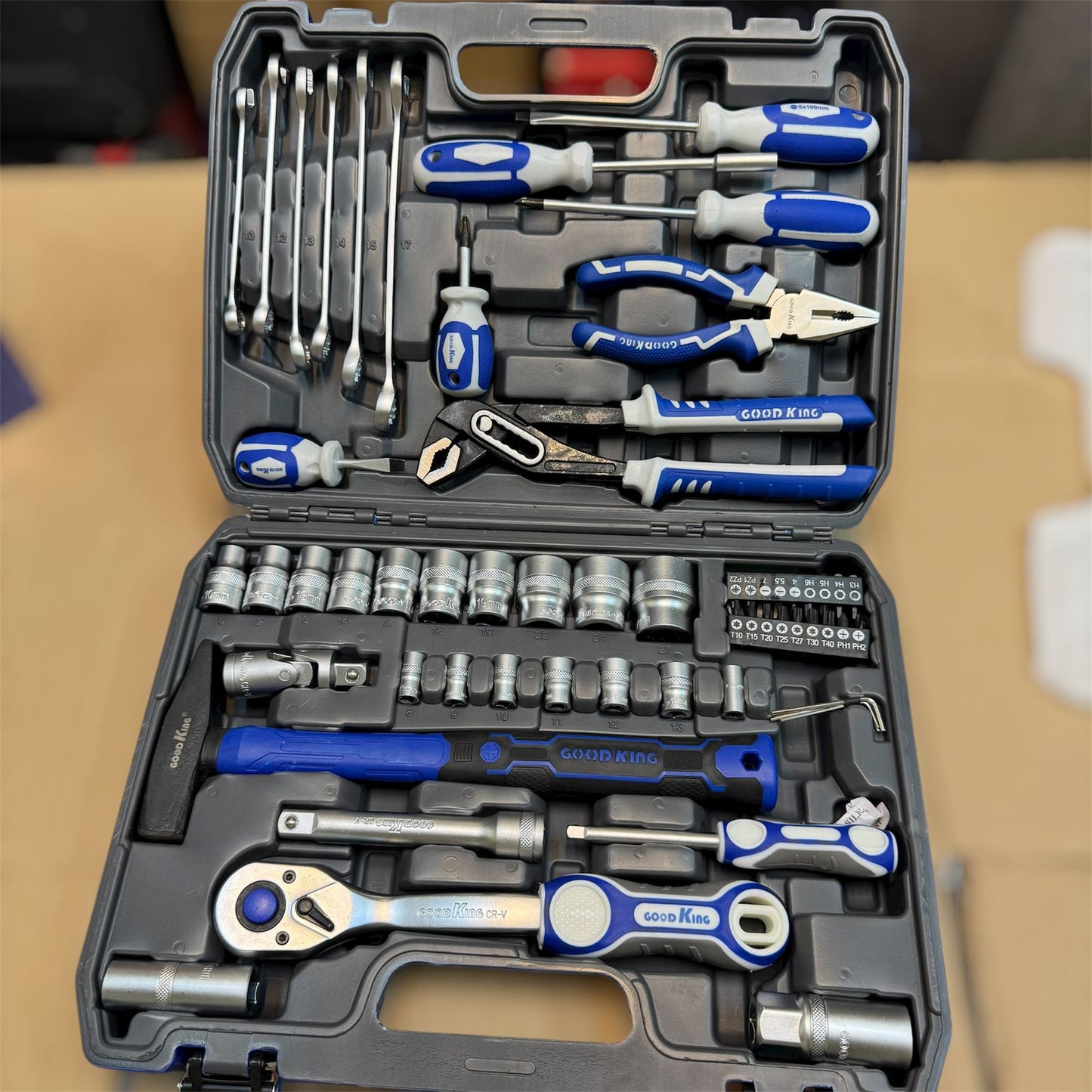 Russia GOOD KING Commercial 61 pcs  tool box