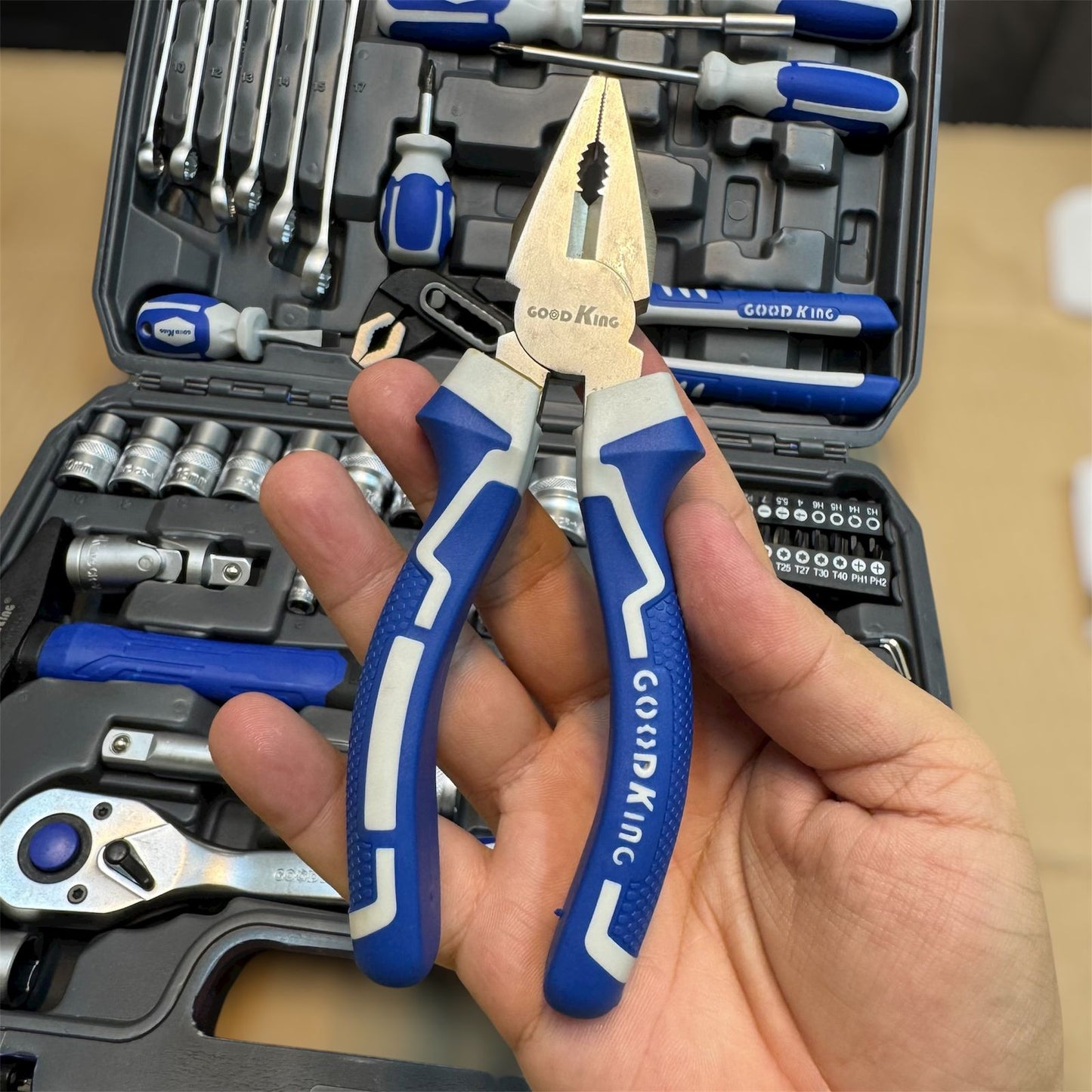 Russia GOOD KING Commercial 61 pcs  tool box