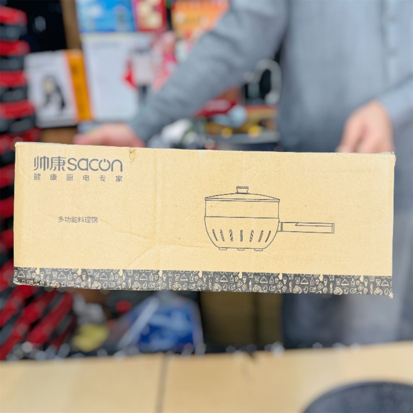 Electric fry pan with food steamer