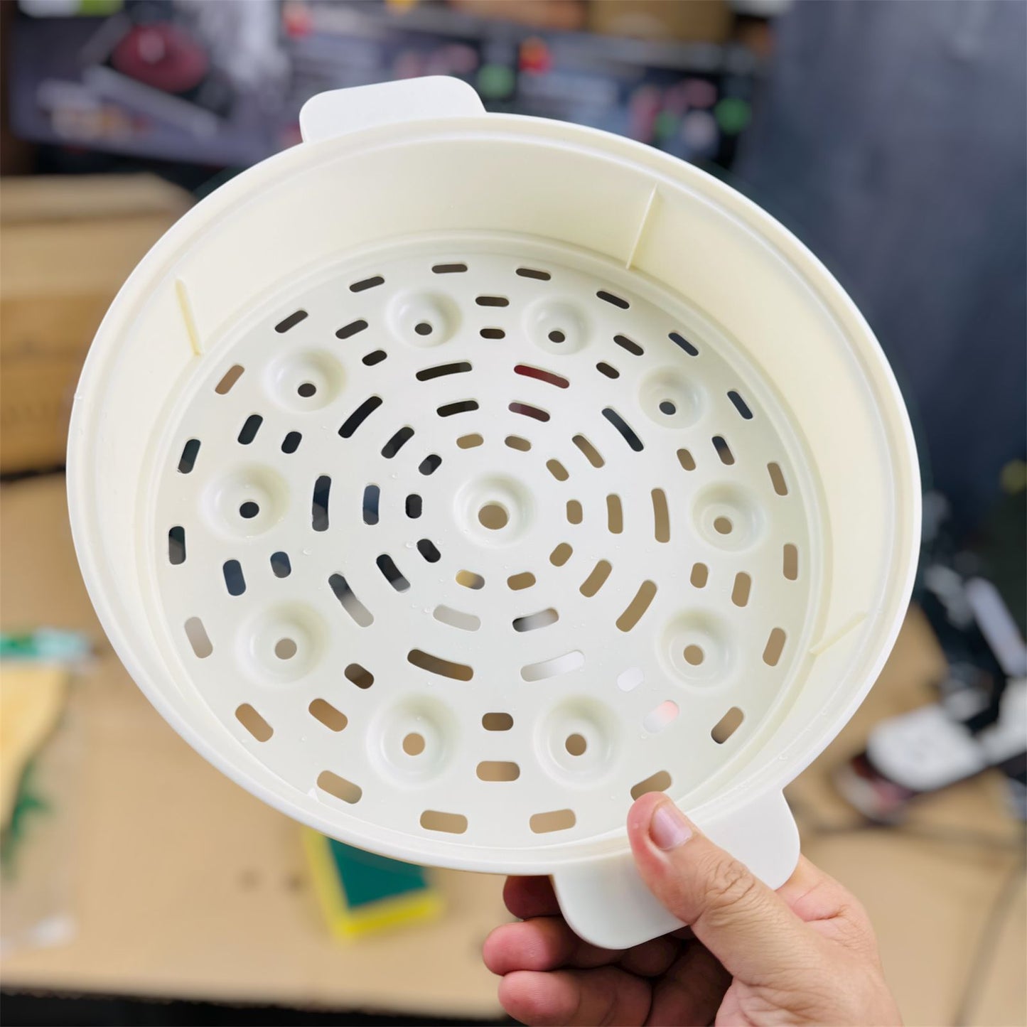 Electric fry pan with food steamer