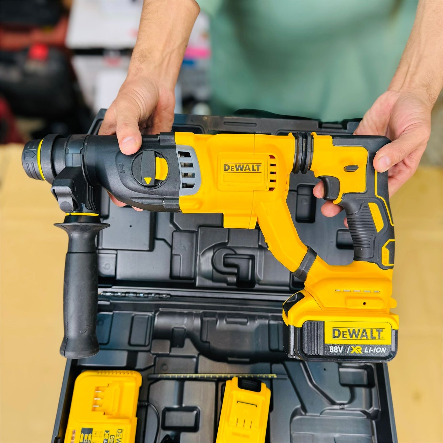 Dewalt hammer hilti with double battery