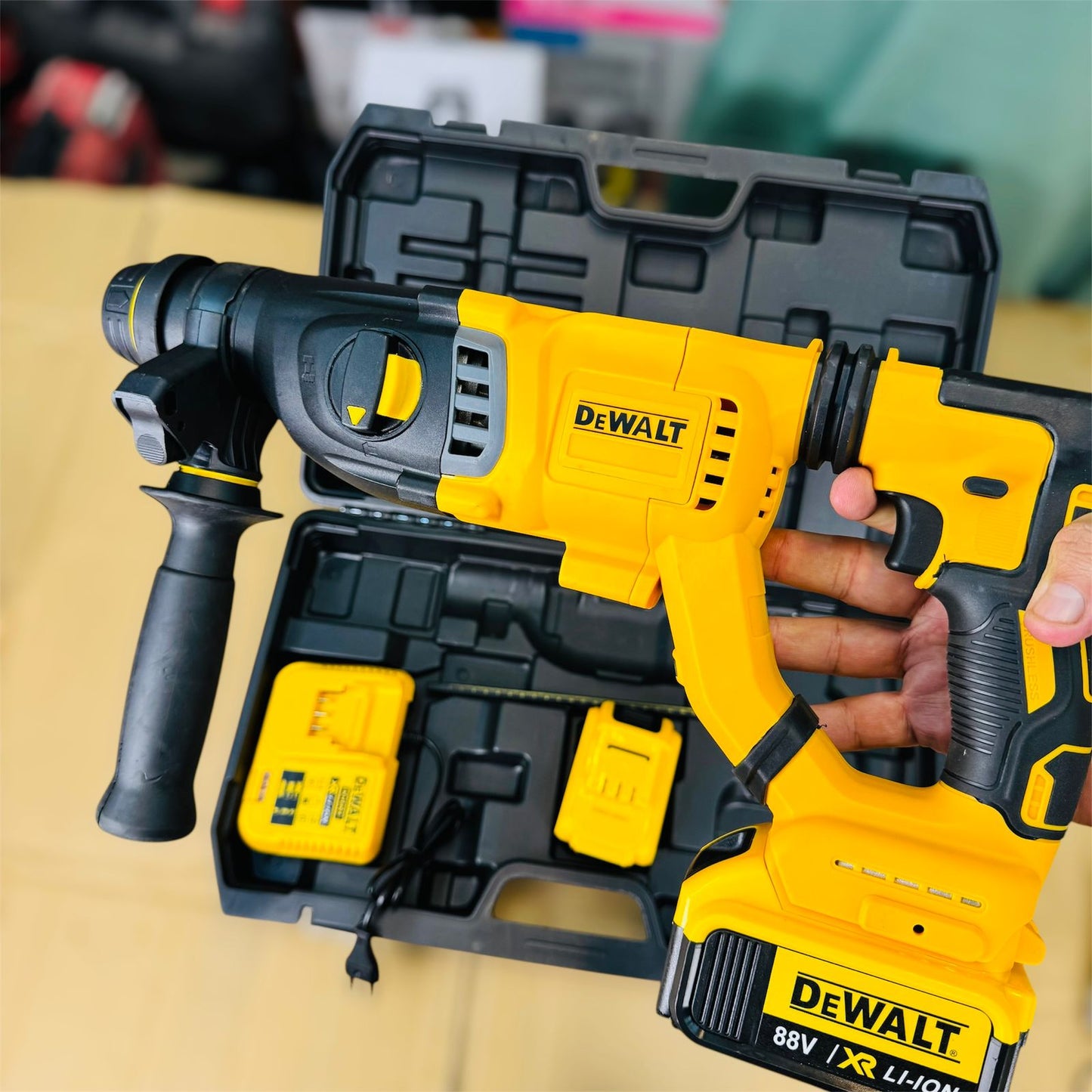 Dewalt hammer hilti with double battery