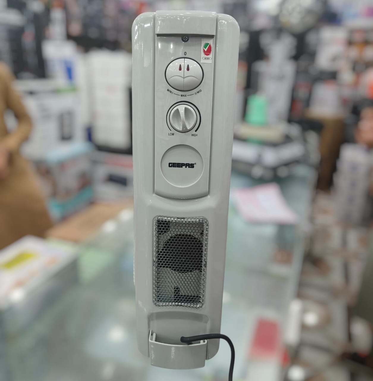 Geepas 11-Fin Portable Electric Oil-Filled Radiator Heater GRH91011P