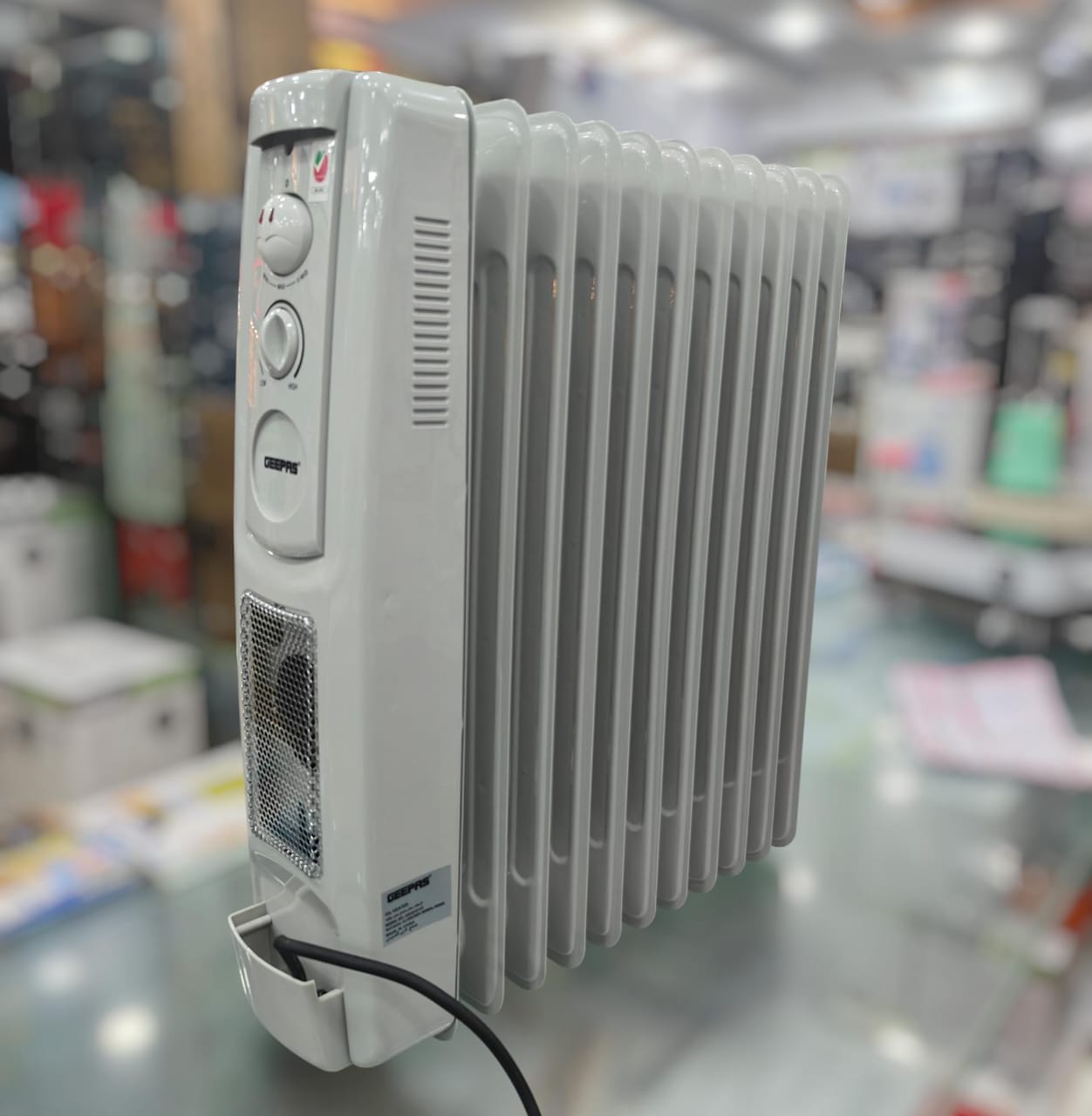 Geepas 11-Fin Portable Electric Oil-Filled Radiator Heater GRH91011P