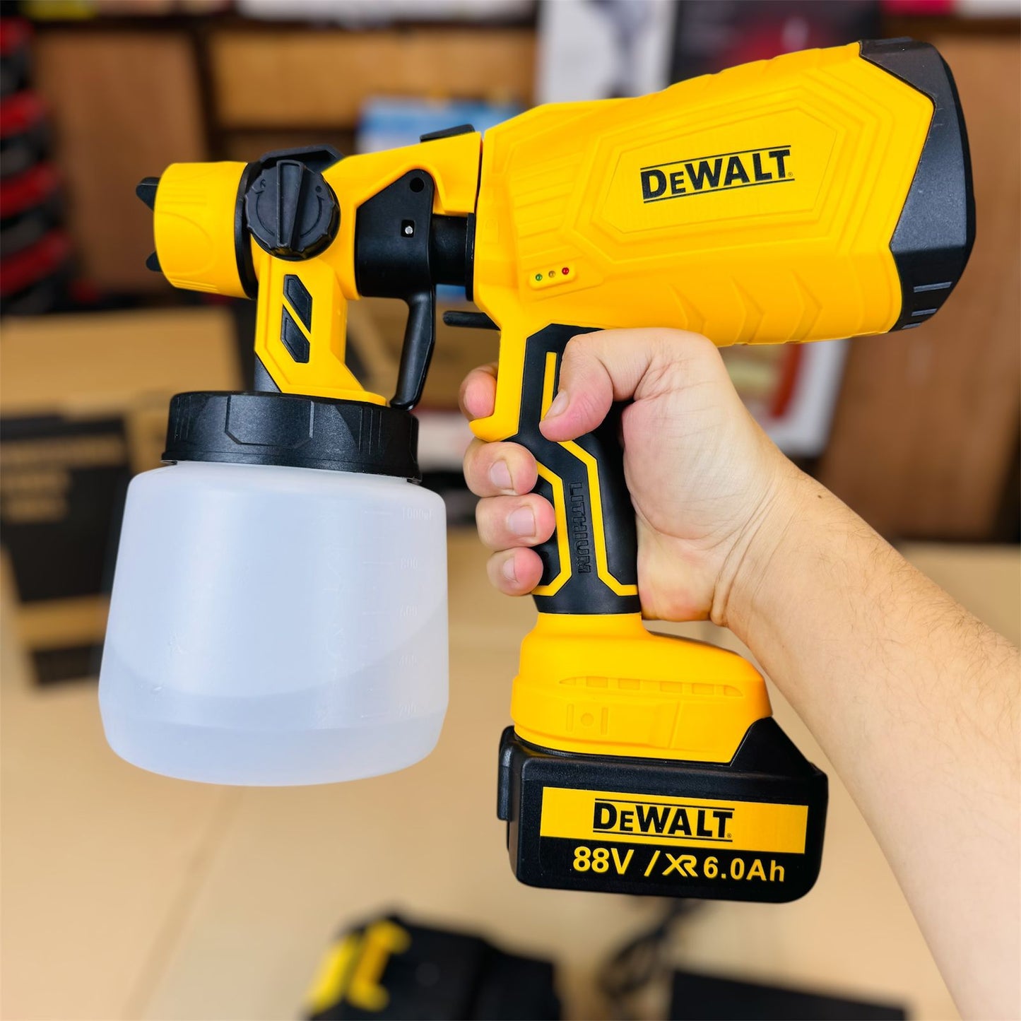 DEWALT Rechargeable spray machine