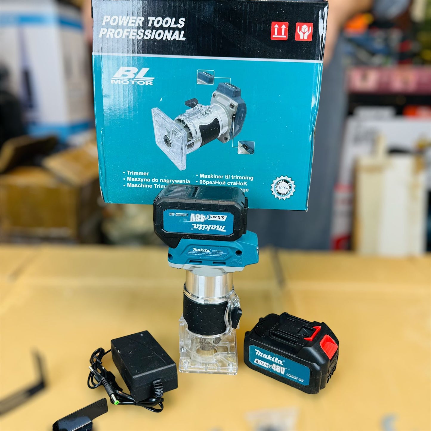 Makita 8mm rechargeable Router