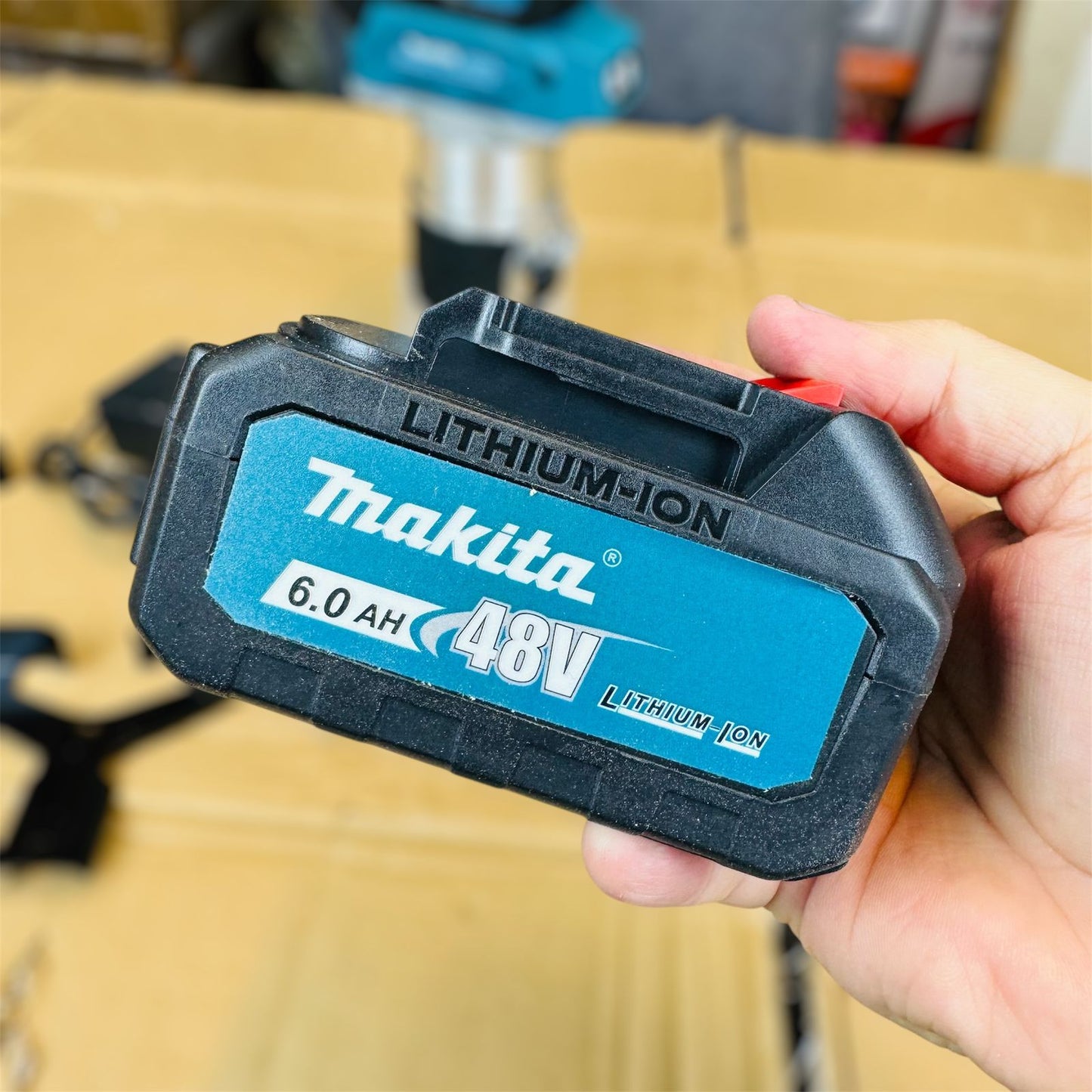 Makita 8mm rechargeable Router