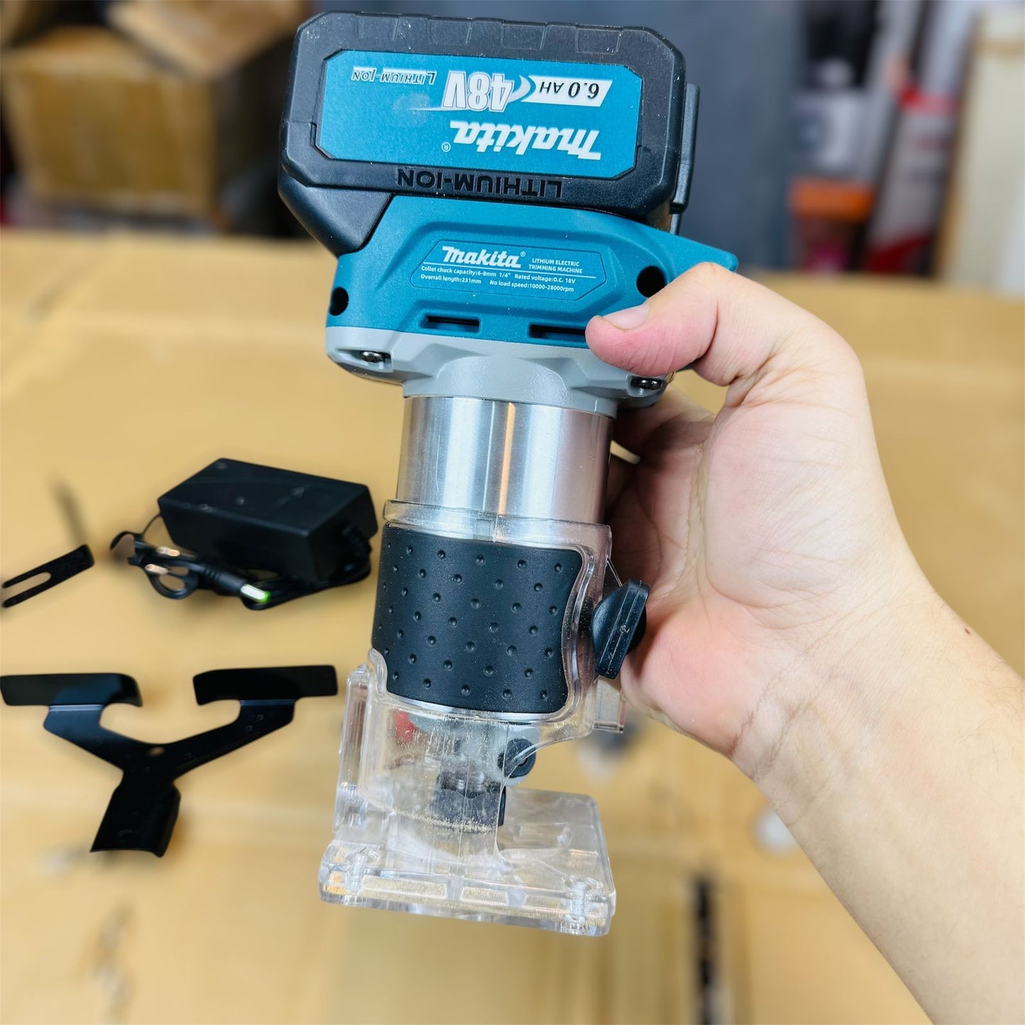 Makita 8mm rechargeable Router