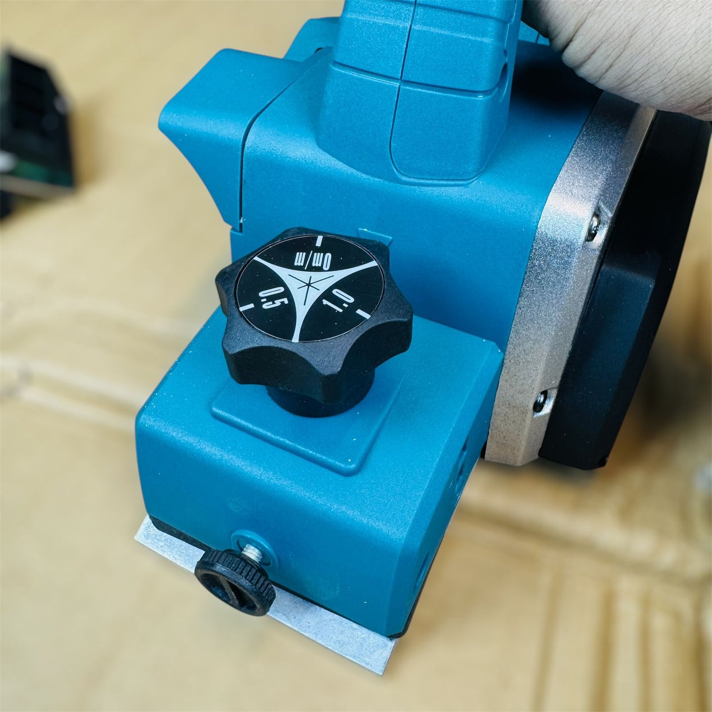 Makita rechargeable wood planner