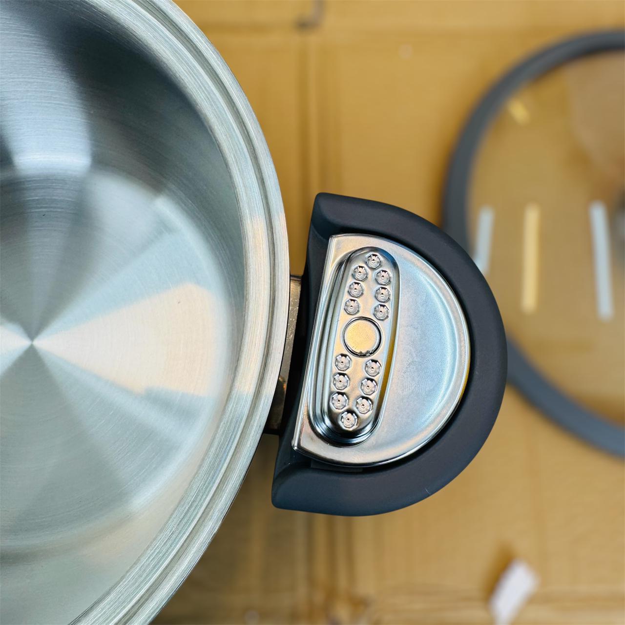 Japanese design lot 7L pressure cooker