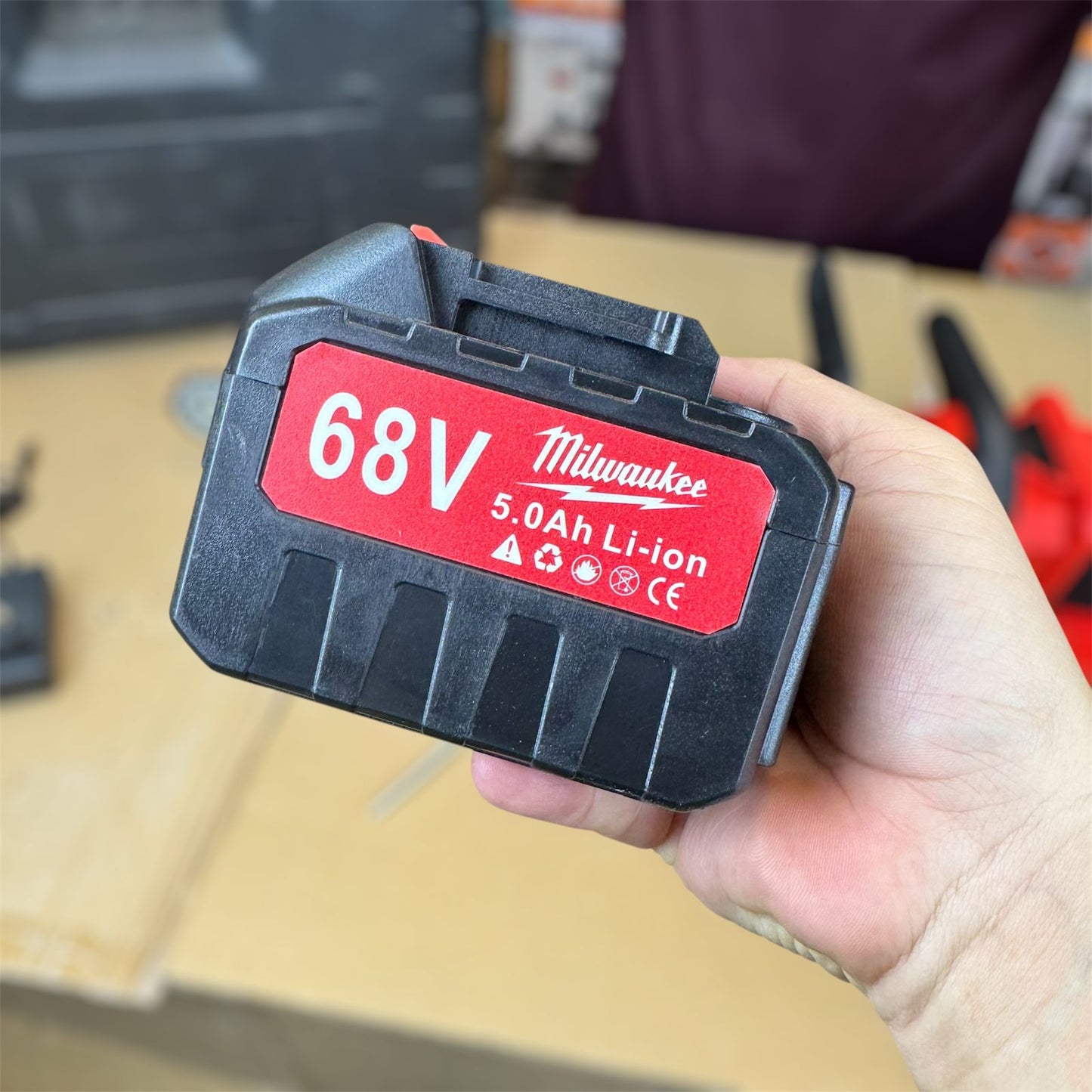 milwaukee  16 inches Commercial Chainsaw 4000mah 68V