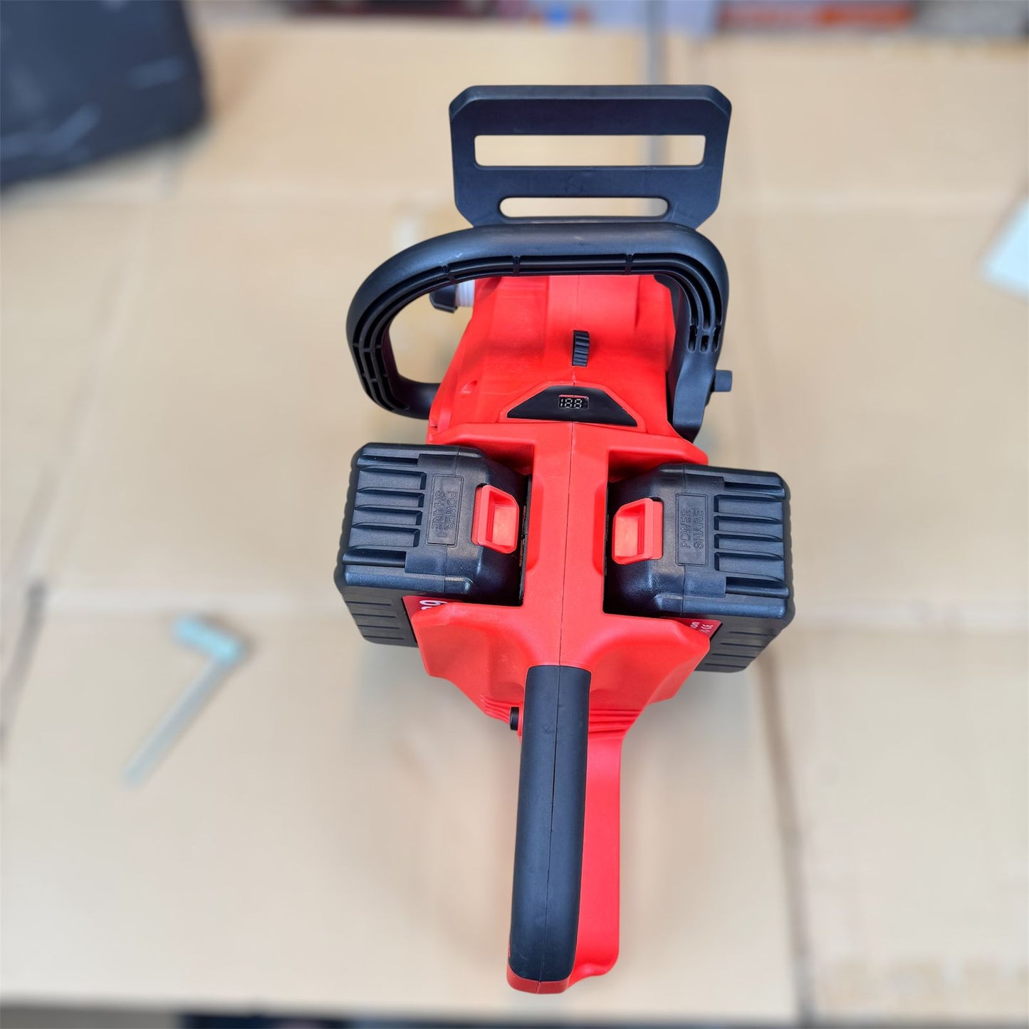 milwaukee  16 inches Commercial Chainsaw 4000mah 68V