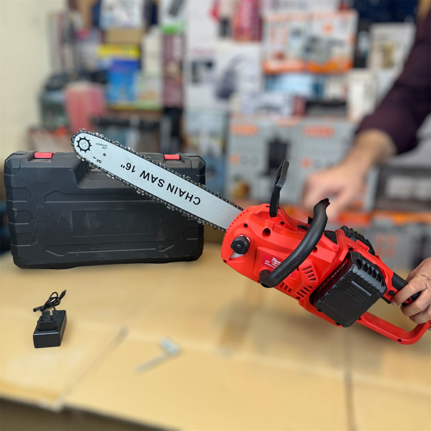 milwaukee  16 inches Commercial Chainsaw 4000mah 68V