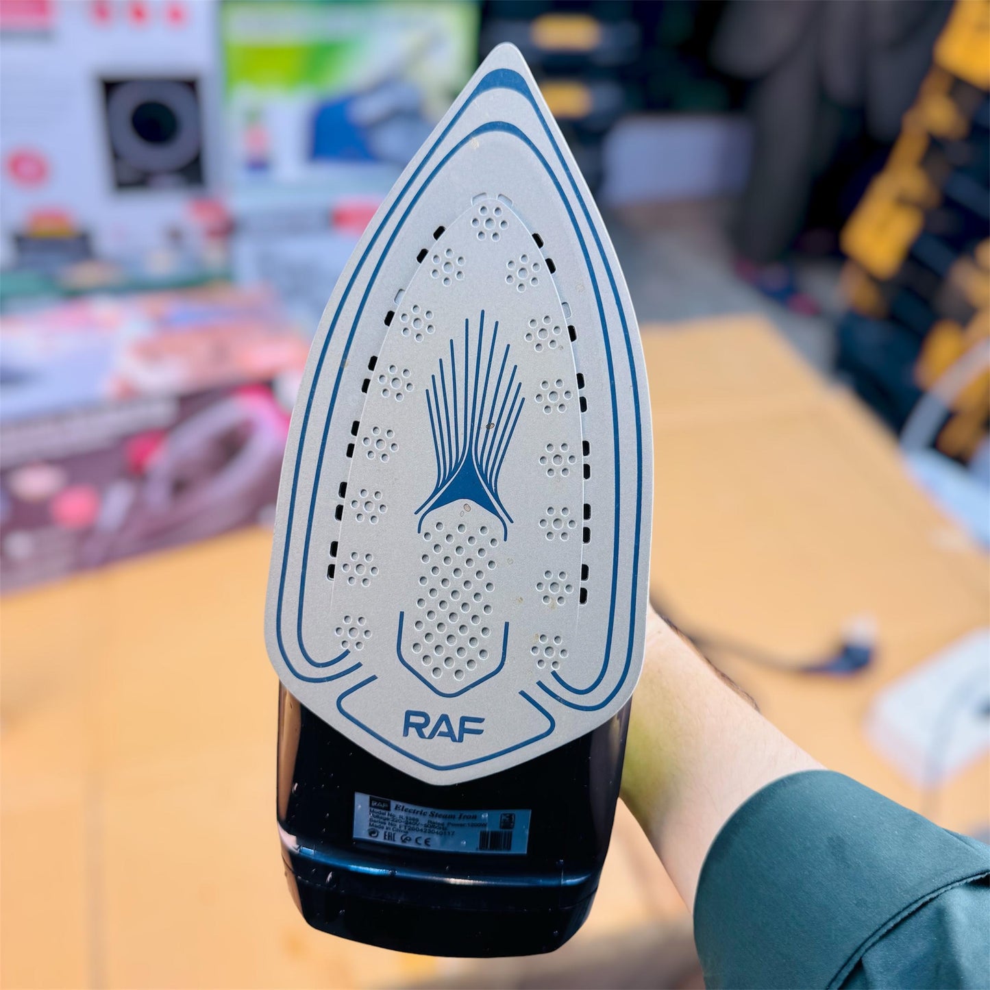 RAF Electric Steam Iron – Fast Heat-Up Clothes Iron