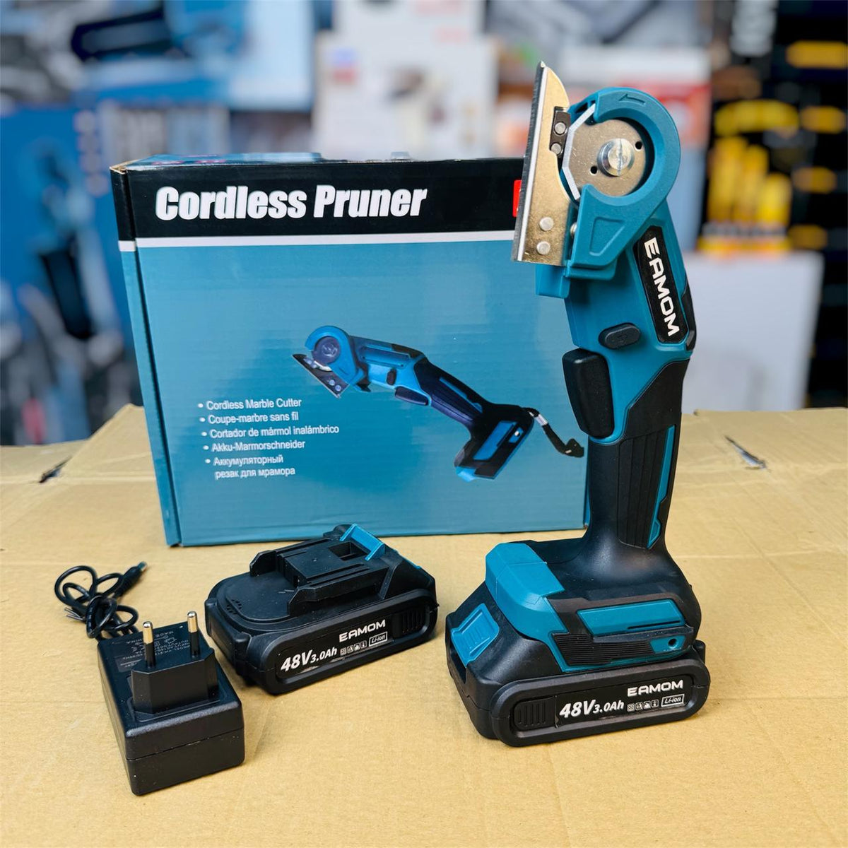 Eamon Cordless Pruner for cutting carpet, clothes