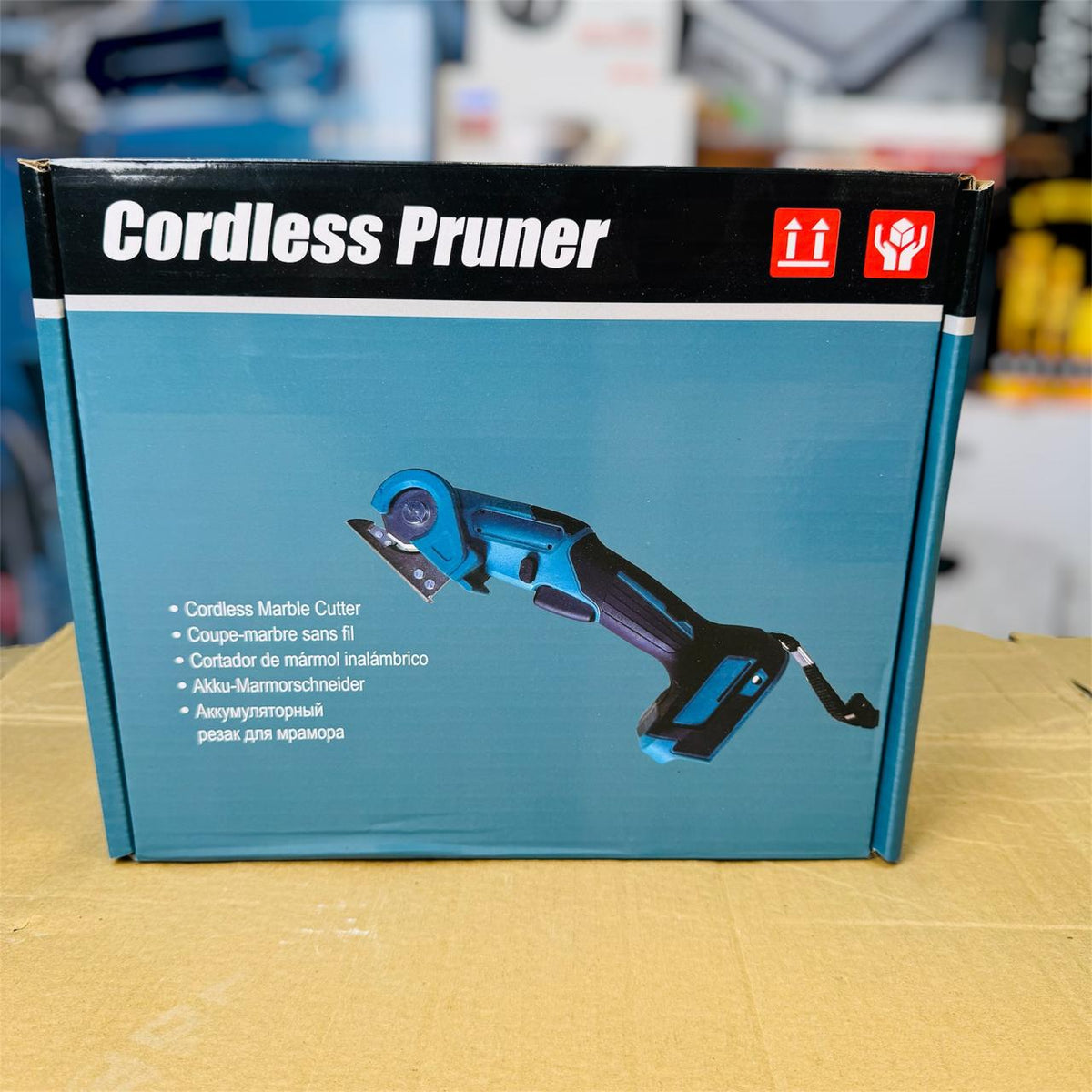 Eamon Cordless Pruner for cutting carpet, clothes
