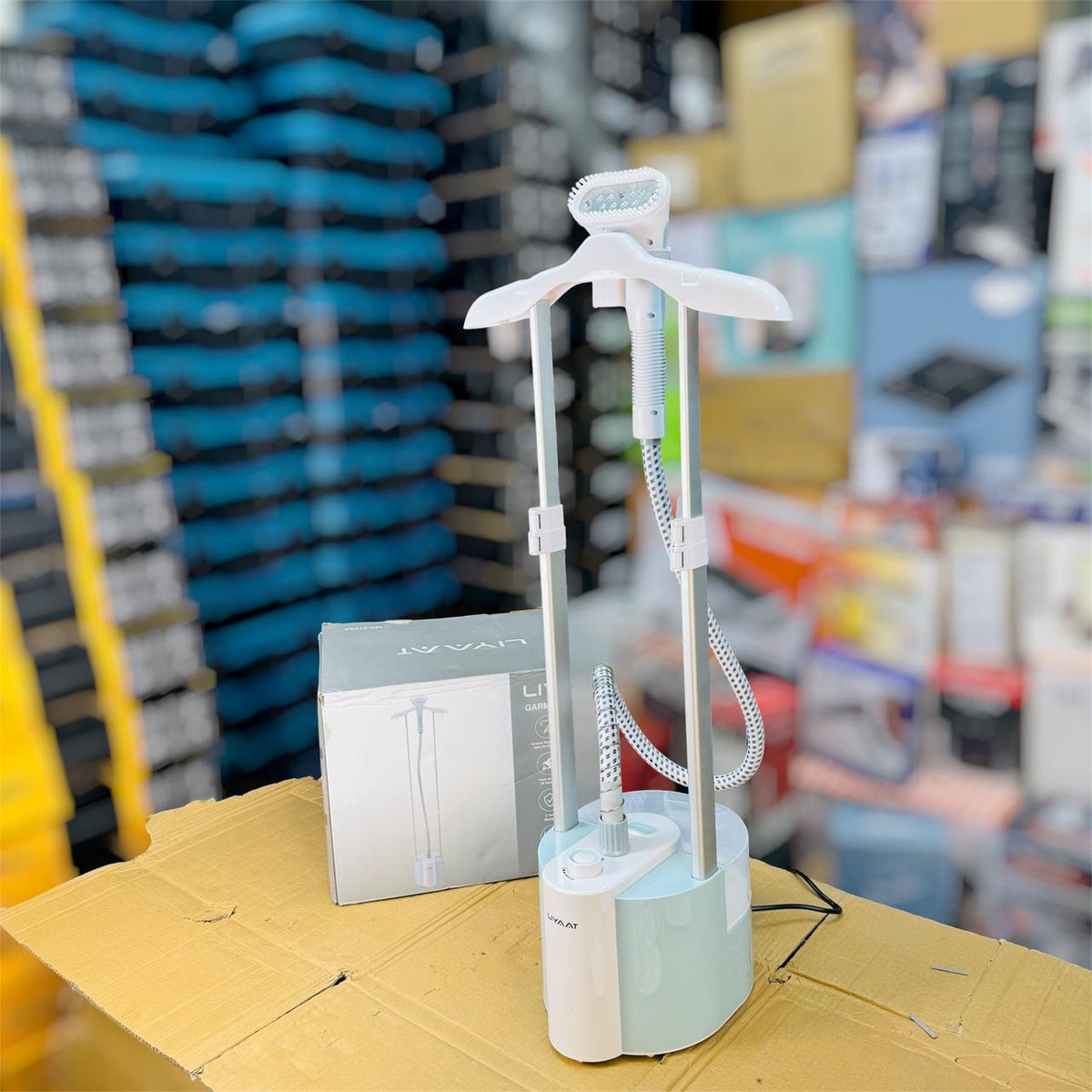 Liyaat Garment Steamer – Fast Heat-Up Fabric Steamer for Clothes